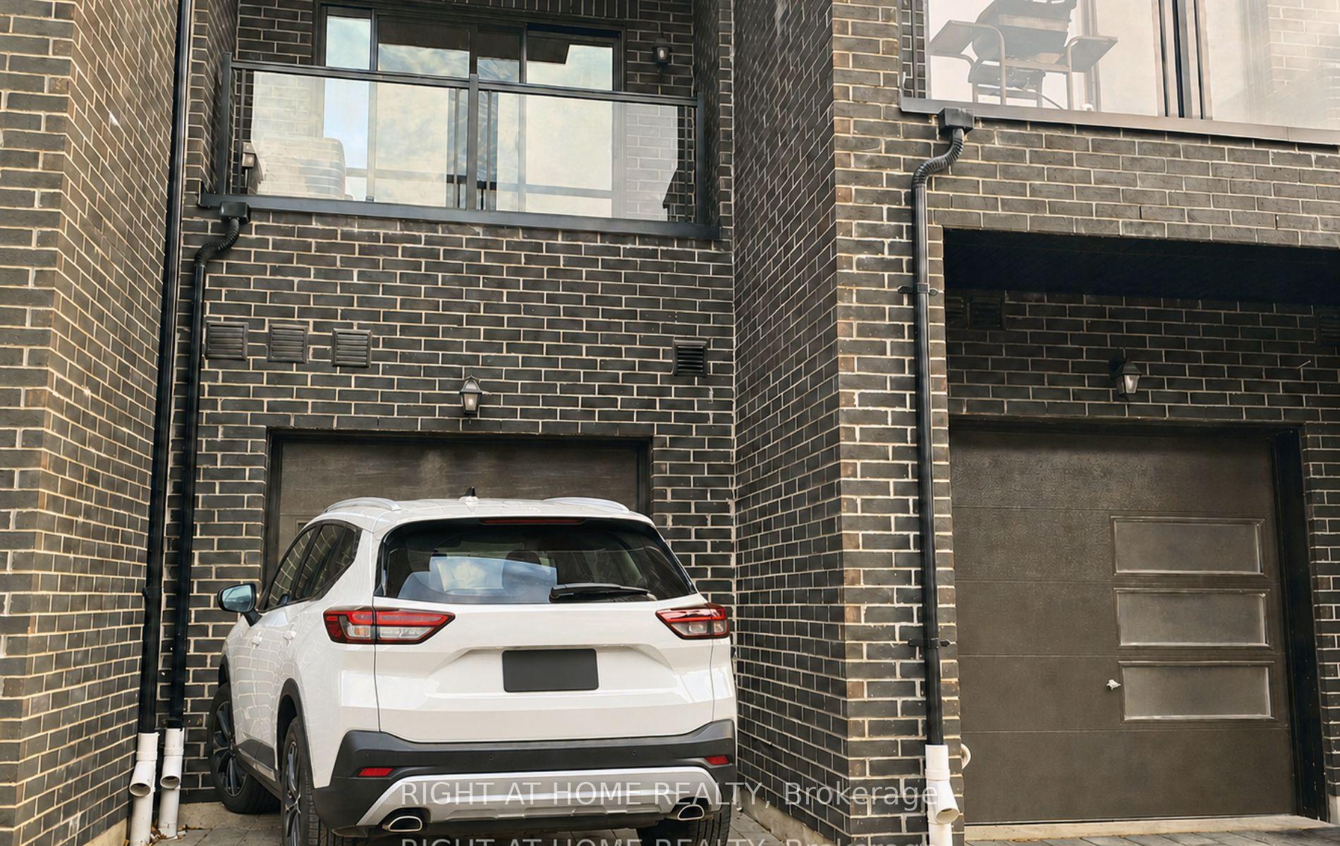 Photo 6 of Unit Unit#1, 1758 Lawrence Avenue, North York, Rustic — HOMEH