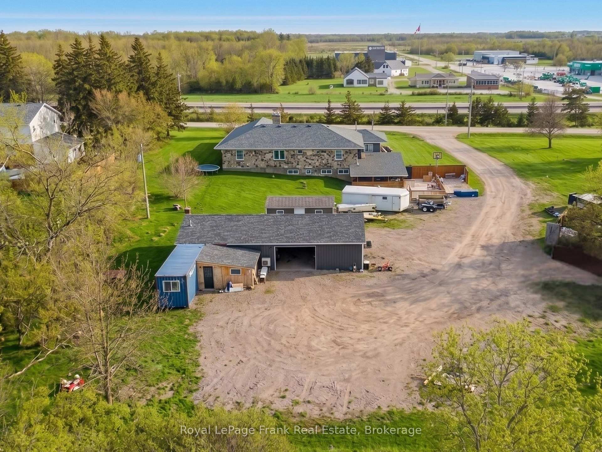 Photo 4 of 241 Bellevue Drive, Quinte West, Sidney Ward — HOMEH