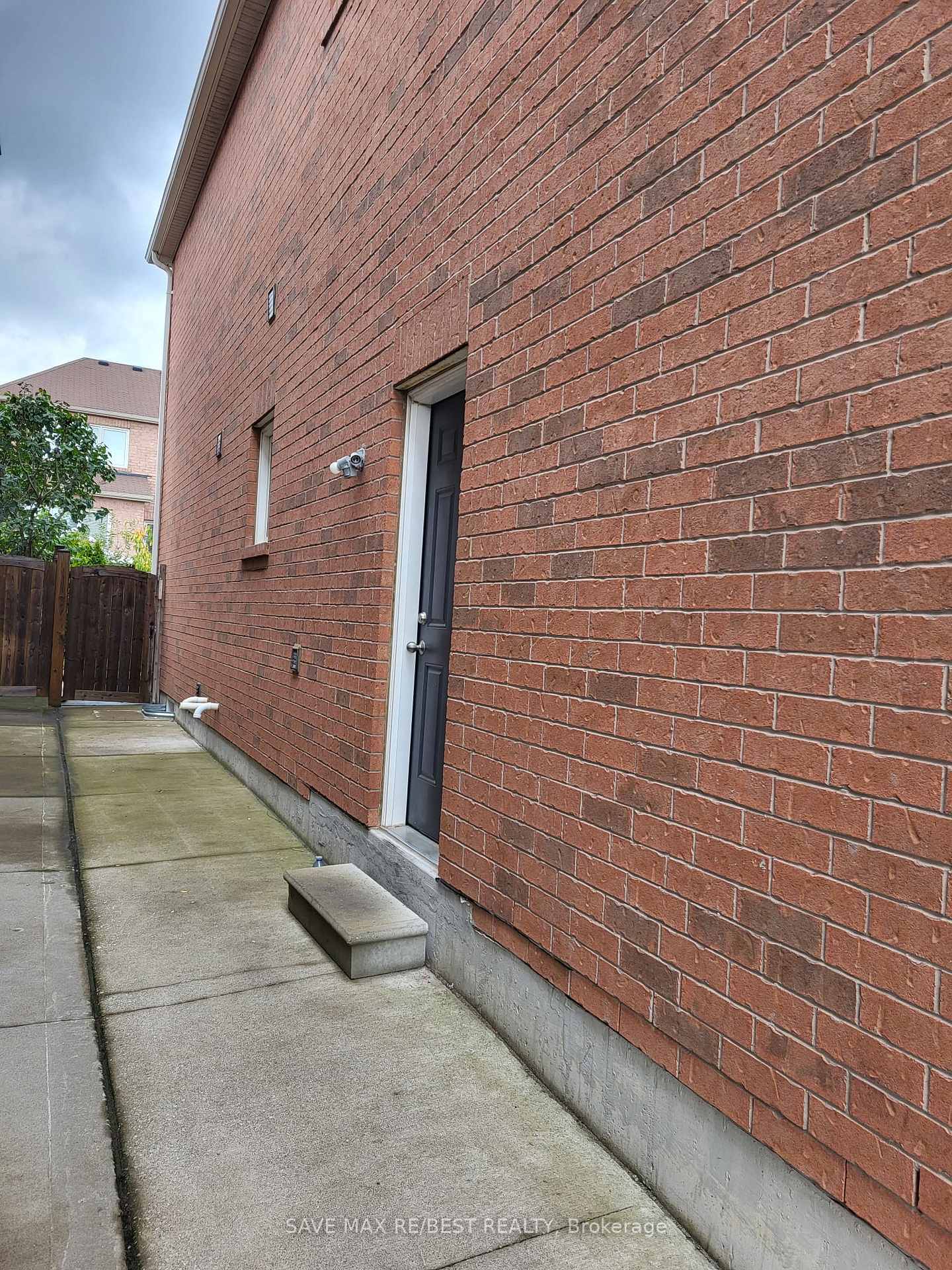 Photo 2 of Unit Bsmt, 4 Singletree Road, Brampton, Bram East — HOMEH
