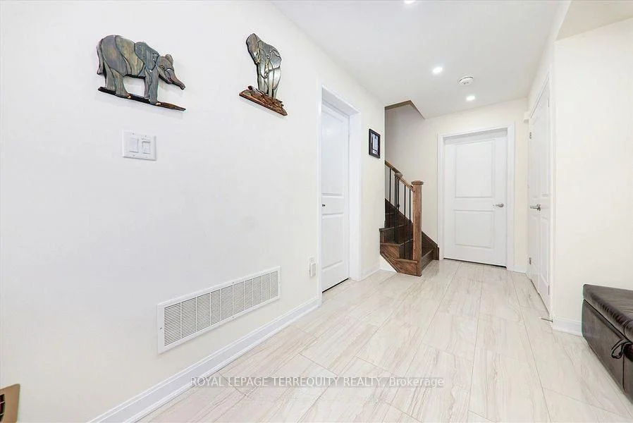 Photo 8 of 2412 Fall Harvest Crescent, Pickering, Rural Pickering — HOMEH