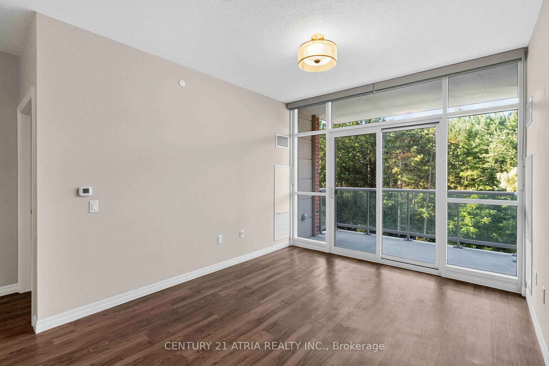 Photo 4 of 460 William Graham Drive, Aurora, Rural Aurora — HOMEH
