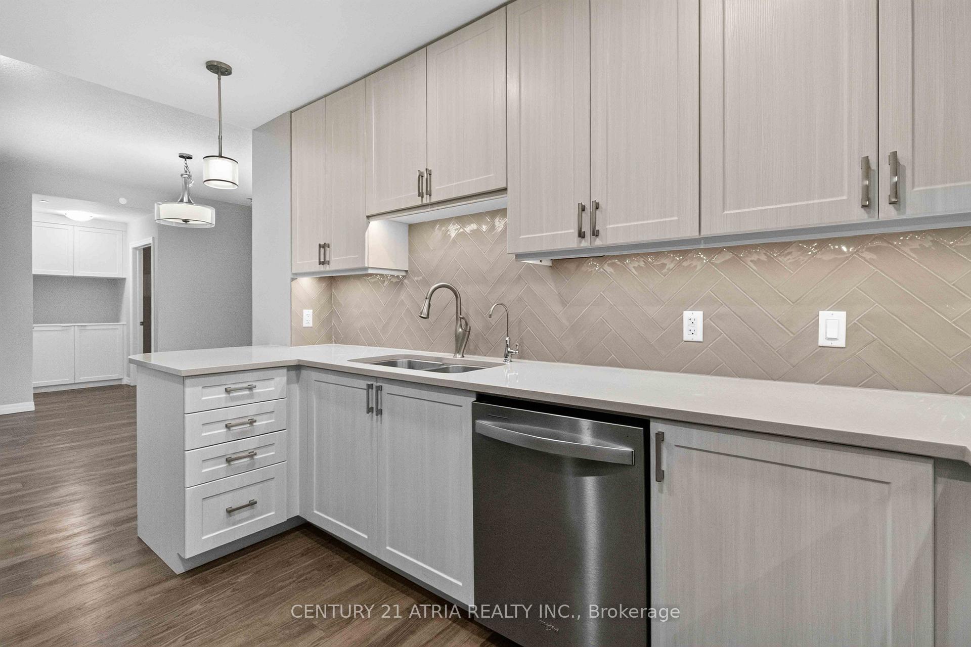 Photo 15 of 460 William Graham Drive, Aurora, Rural Aurora — HOMEH