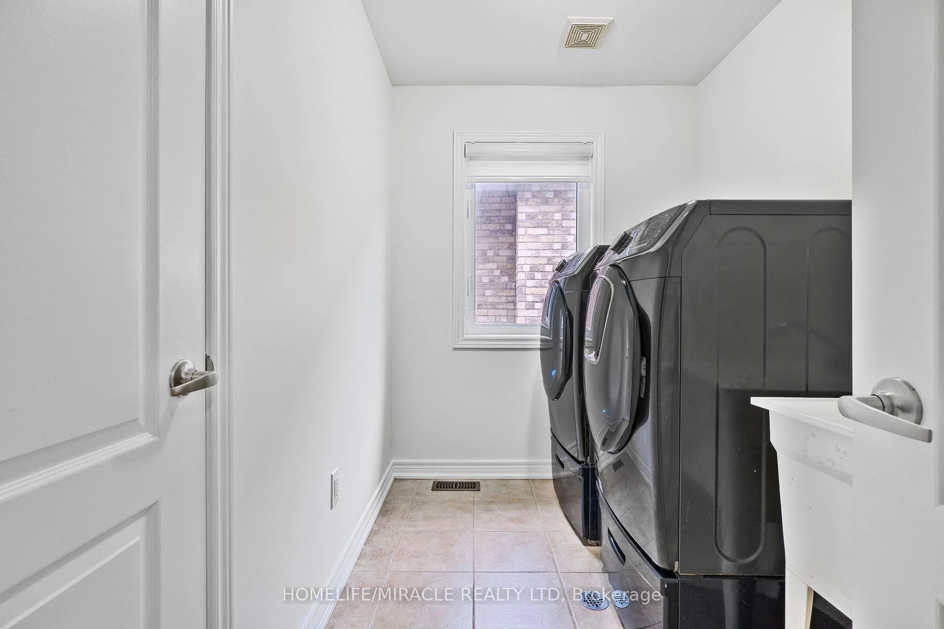 Photo 28 of 71 Skyvalley Drive, Brampton, Bram East — HOMEH