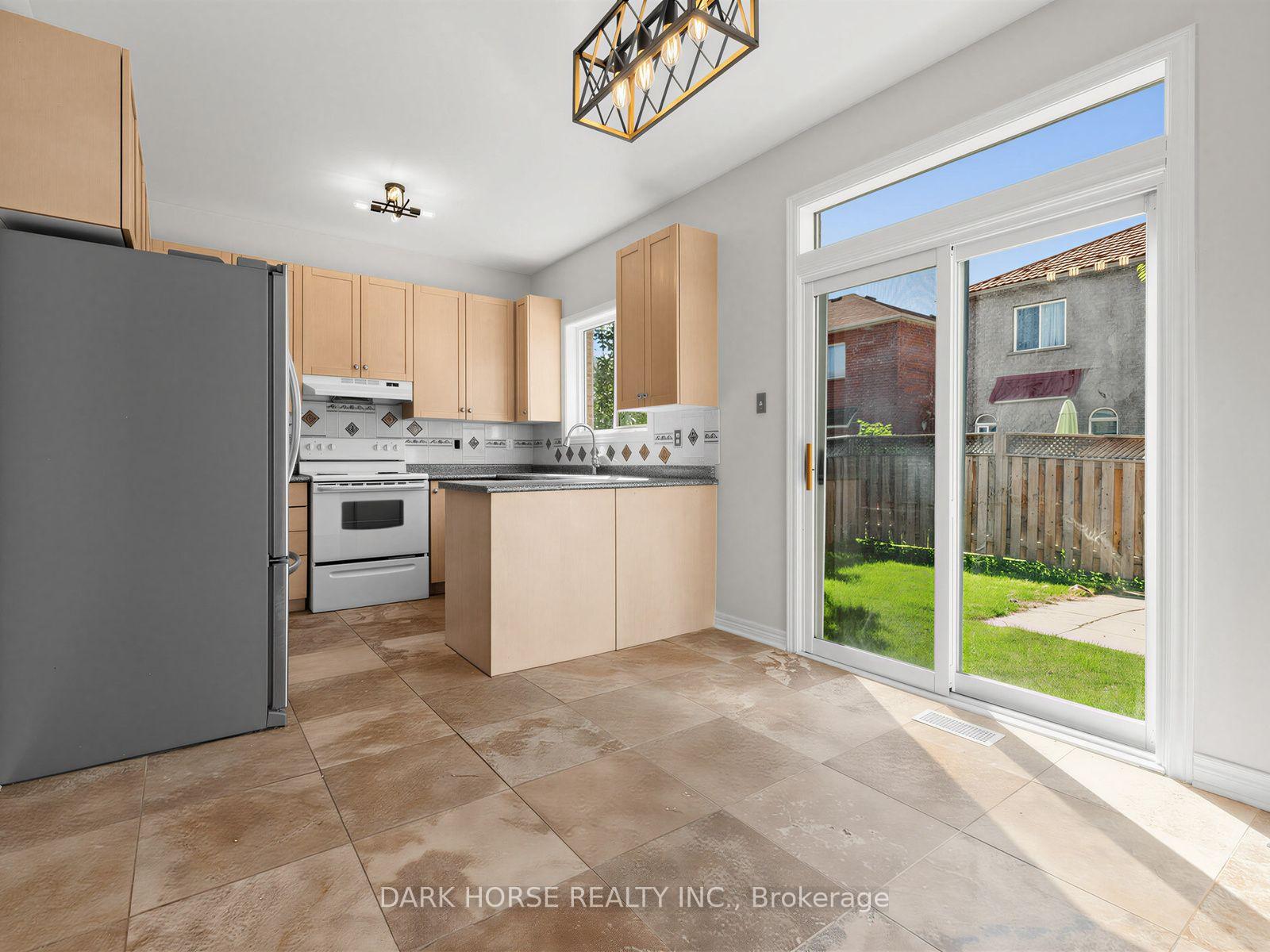 Photo 16 of 55 Redfinch Crescent, Vaughan, Vellore Village — HOMEH