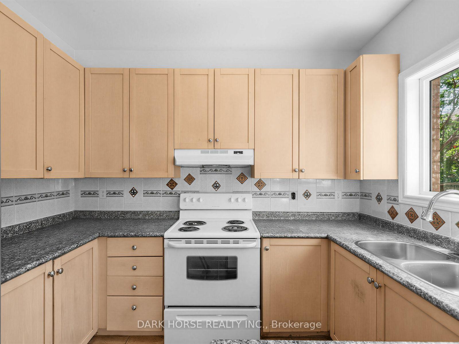 Photo 20 of 55 Redfinch Crescent, Vaughan, Vellore Village — HOMEH