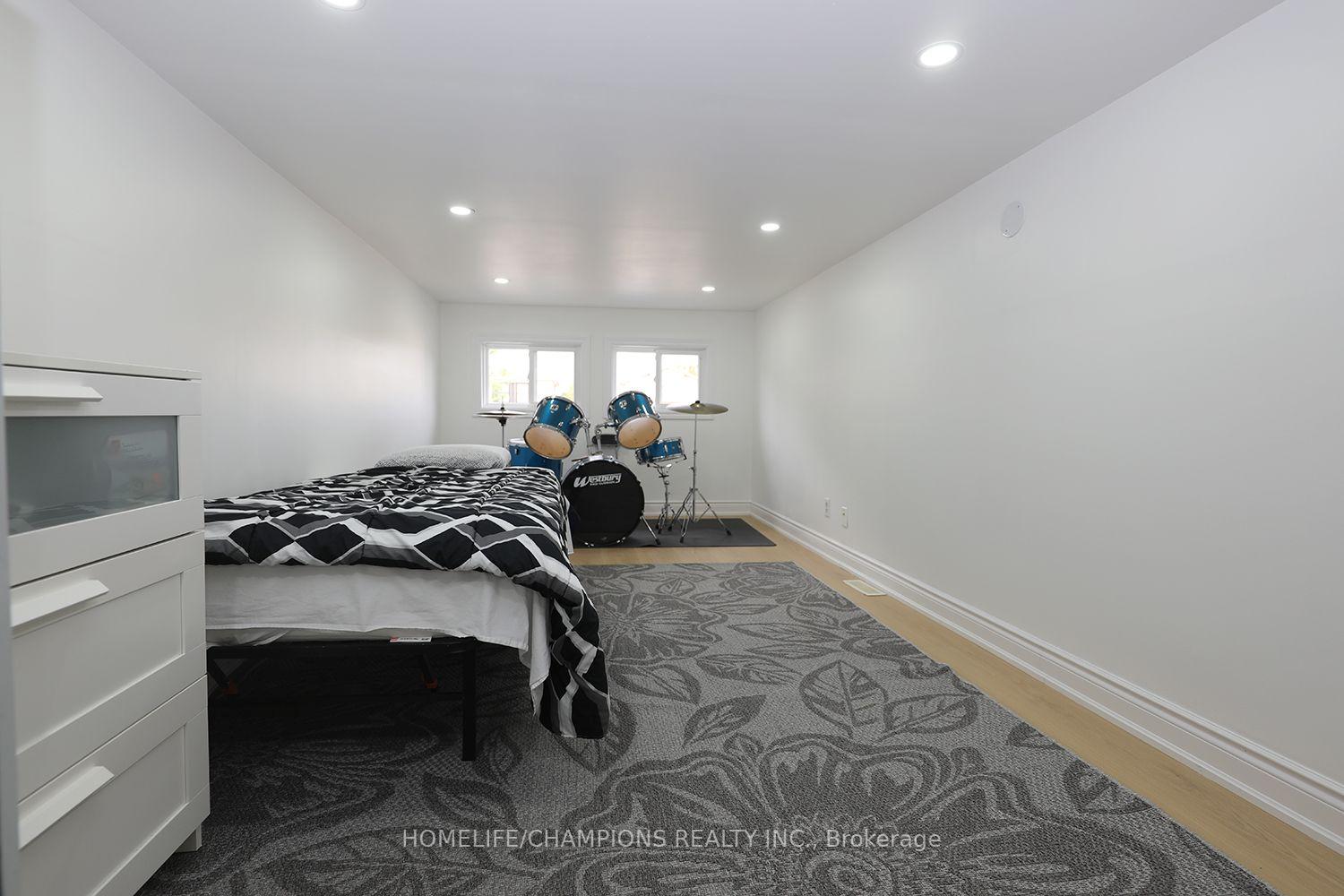 Photo 12 of 1428 Outlet Drive, Oshawa, Lakeview — HOMEH