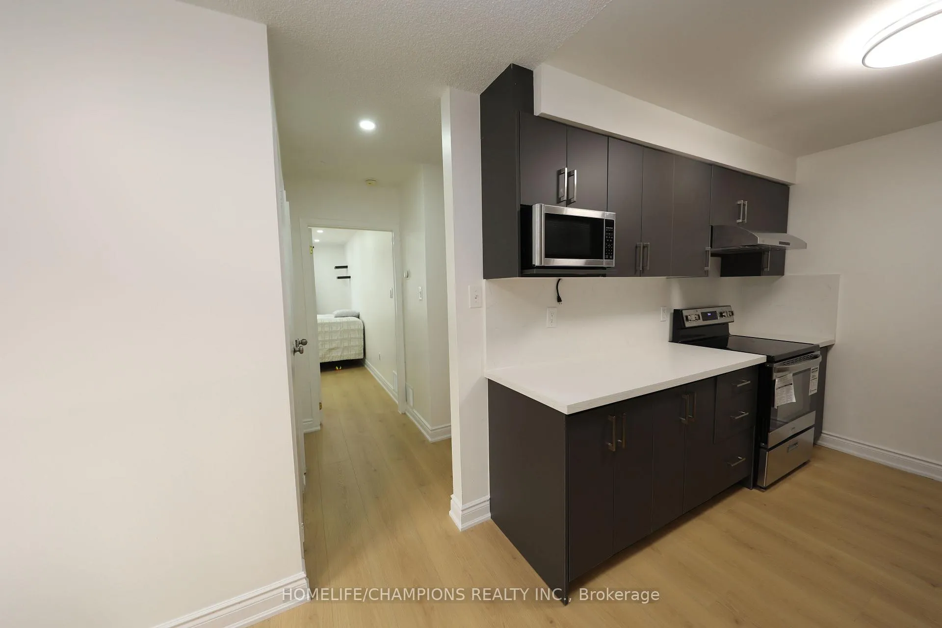 Photo 7 of 1428 Outlet Drive, Oshawa, Lakeview — HOMEH