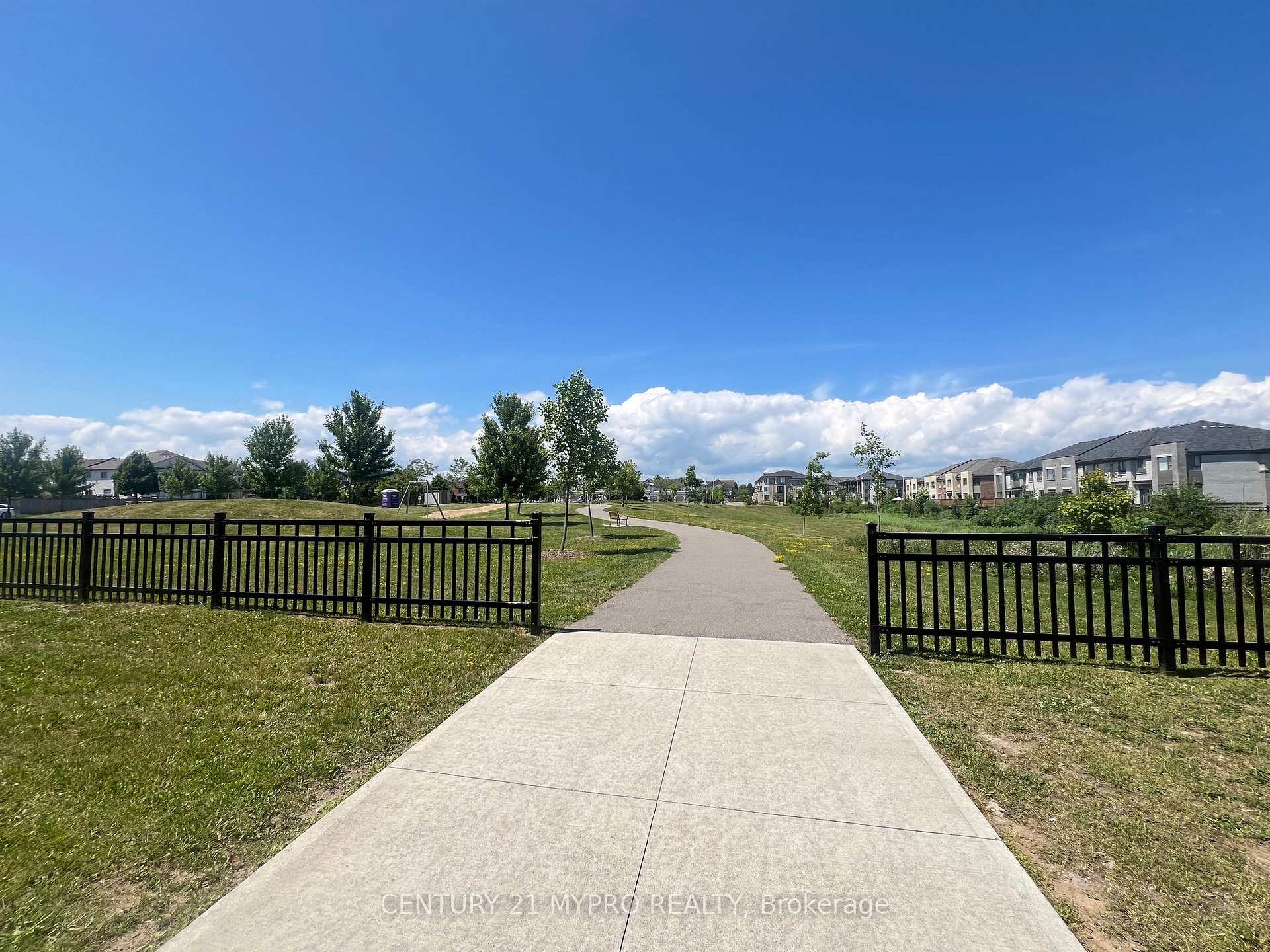 Photo 16 of 88 Donald Fleming Way, Whitby, Pringle Creek — HOMEH