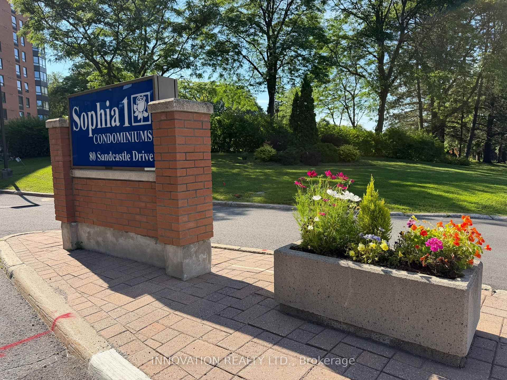 Photo 4 of Unit 807, 80 Sandcastle Drive, Ottawa, Leslie Park — HOMEH