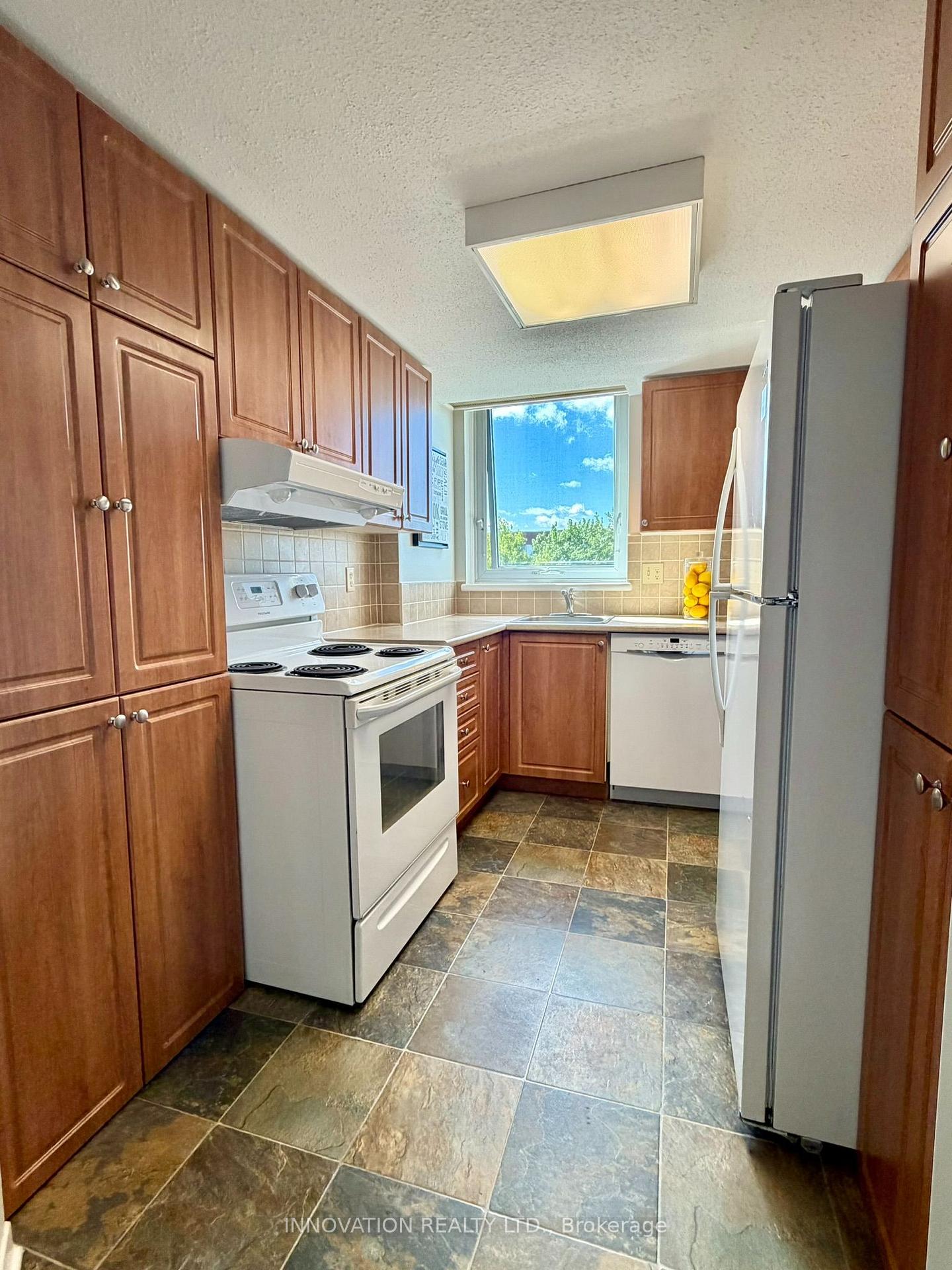 Photo 24 of Unit 807, 80 Sandcastle Drive, Ottawa, Leslie Park — HOMEH