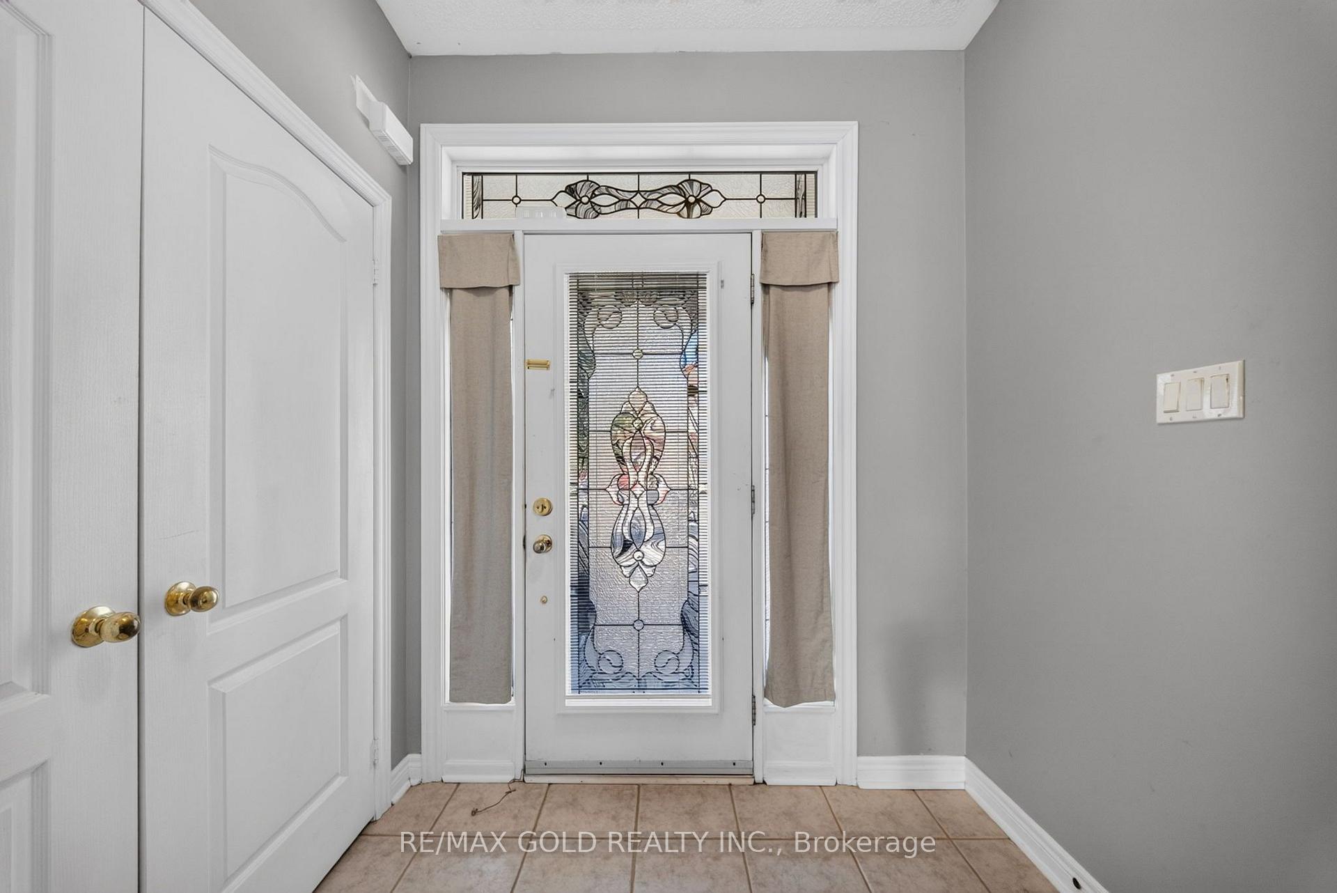 Photo 3 of 104 Everingham Circle, Brampton, Sandringham-Wellington — HOMEH