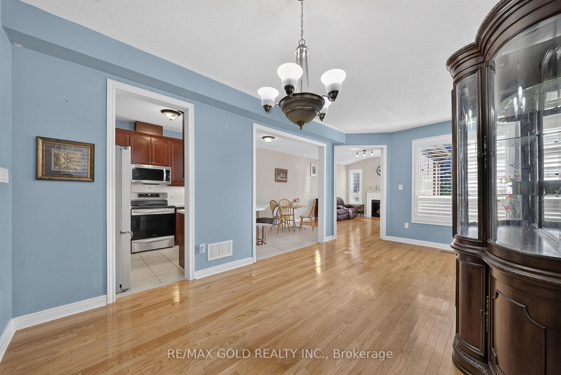 Photo 8 of 104 Everingham Circle, Brampton, Sandringham-Wellington — HOMEH