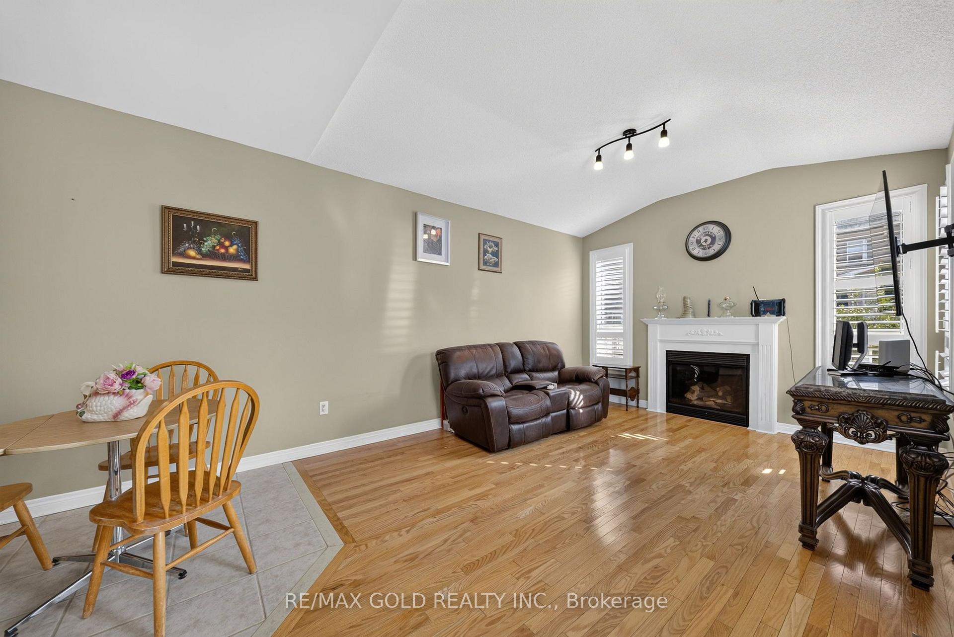 Photo 10 of 104 Everingham Circle, Brampton, Sandringham-Wellington — HOMEH