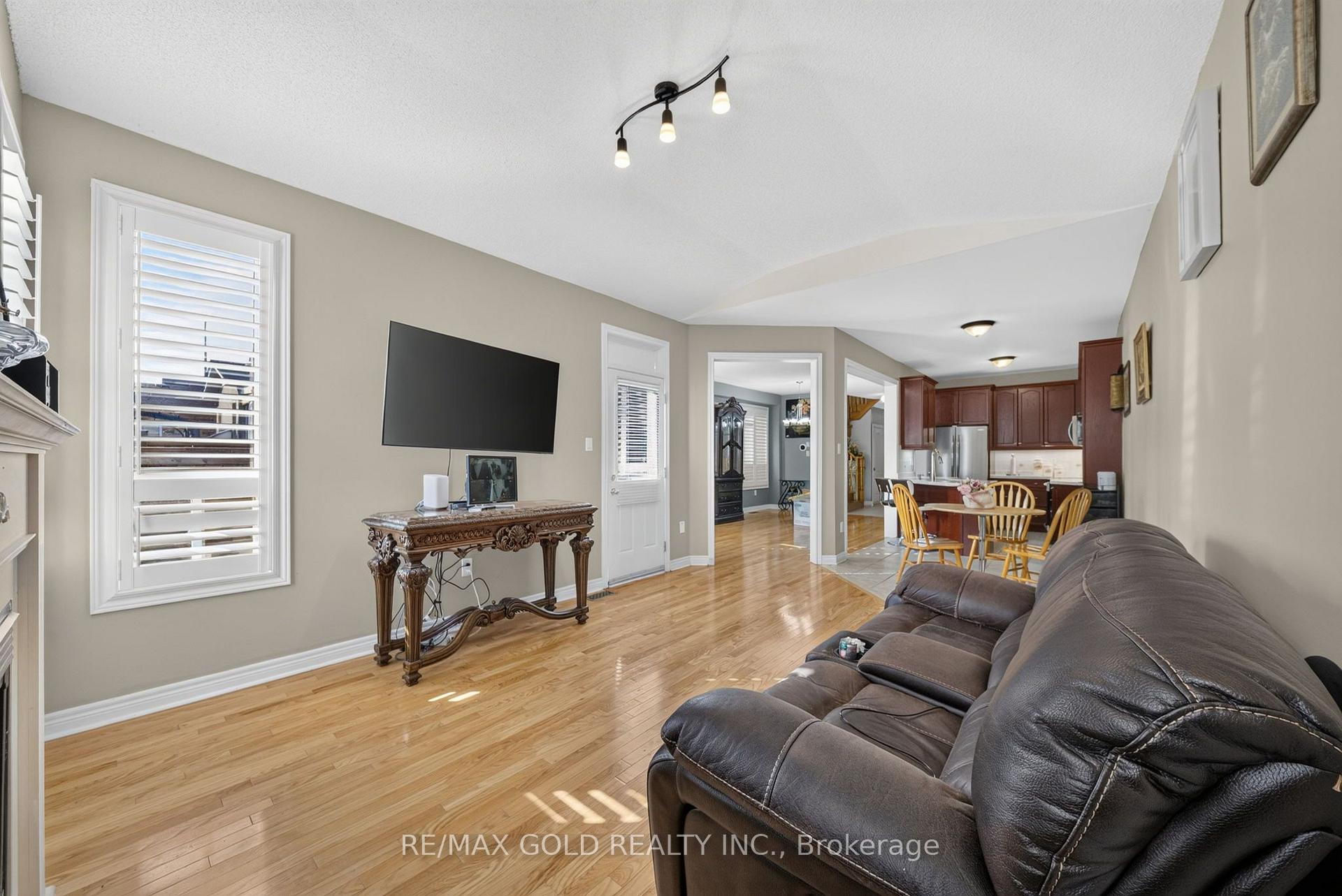 Photo 11 of 104 Everingham Circle, Brampton, Sandringham-Wellington — HOMEH
