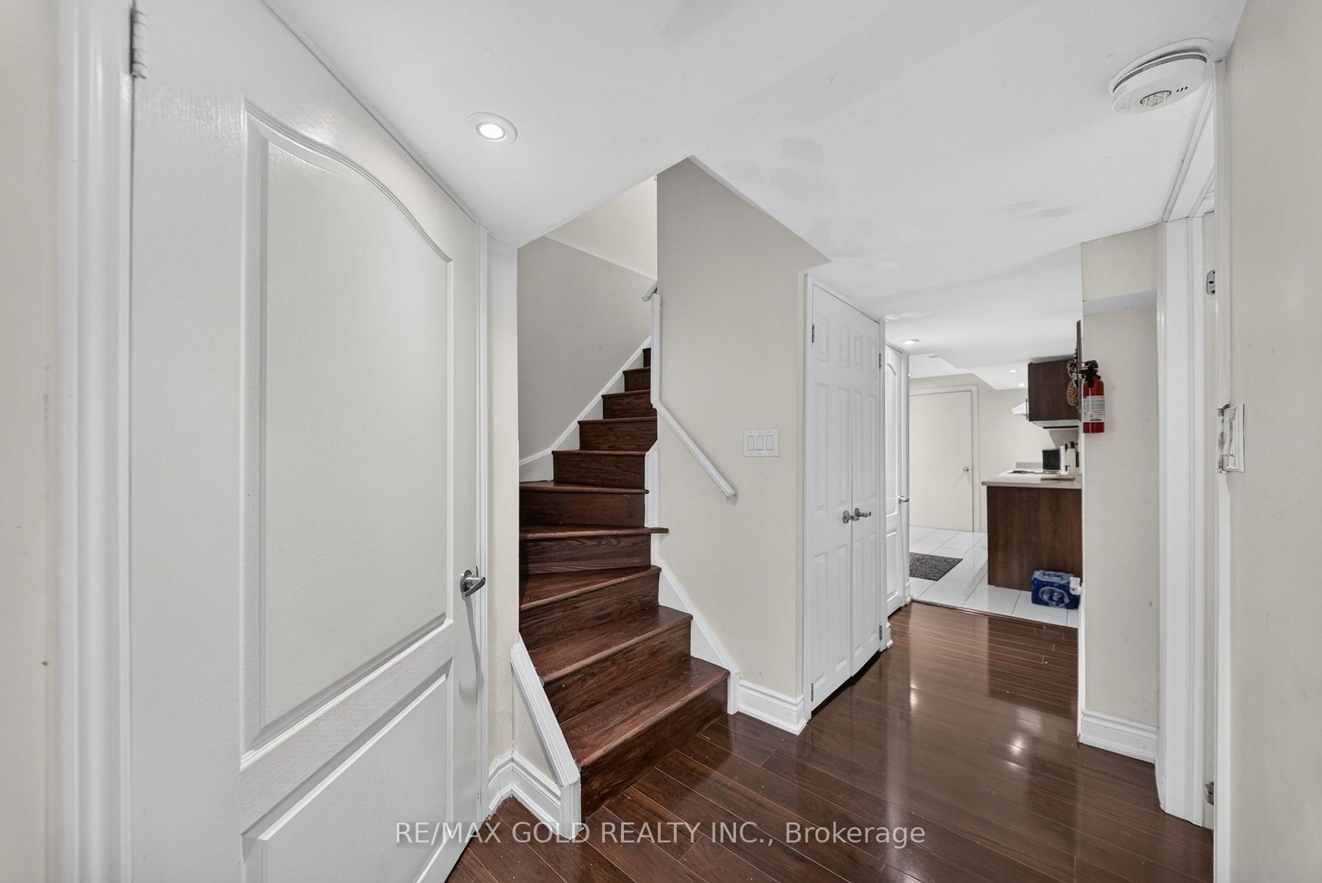 Photo 32 of 104 Everingham Circle, Brampton, Sandringham-Wellington — HOMEH