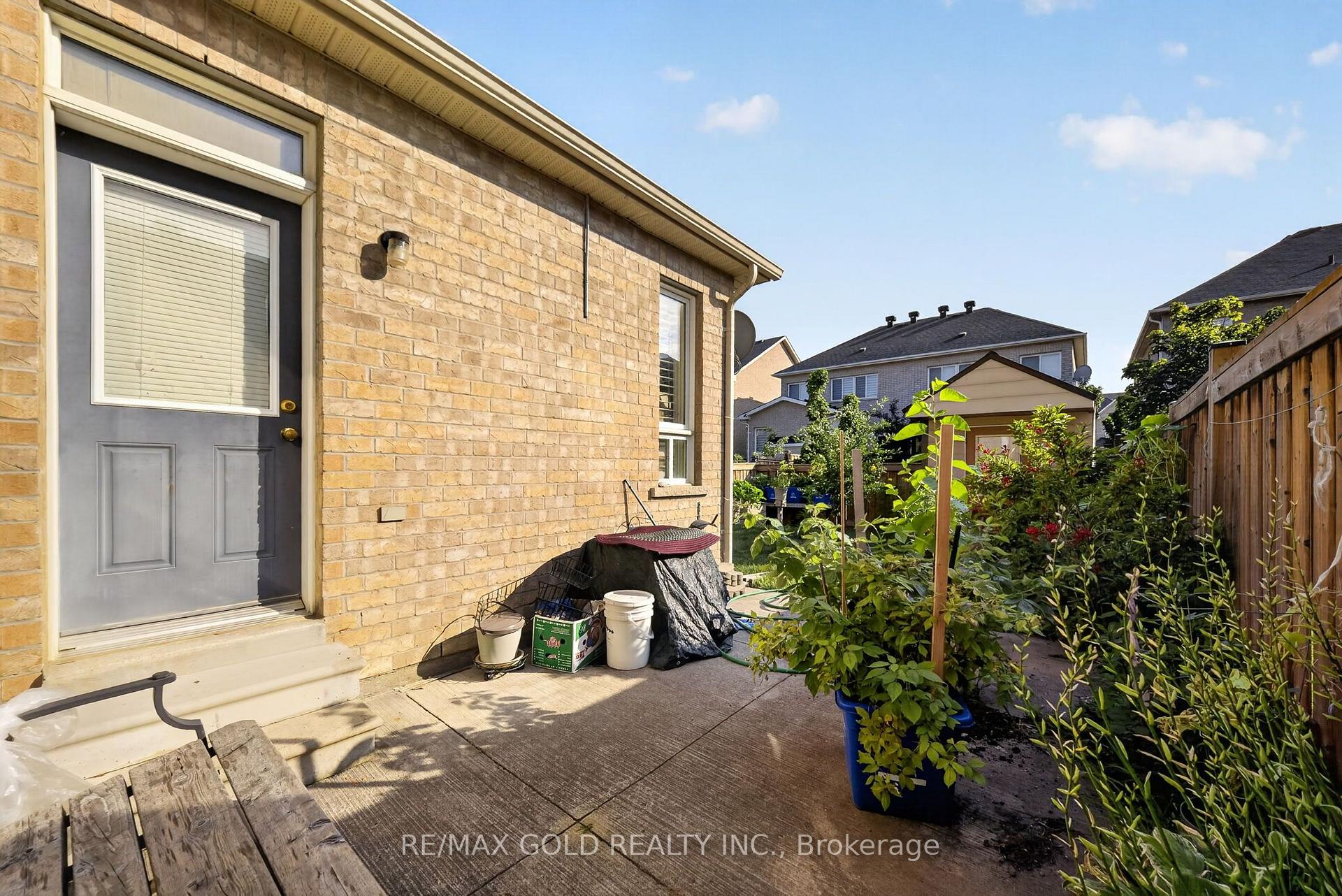 Photo 42 of 104 Everingham Circle, Brampton, Sandringham-Wellington — HOMEH