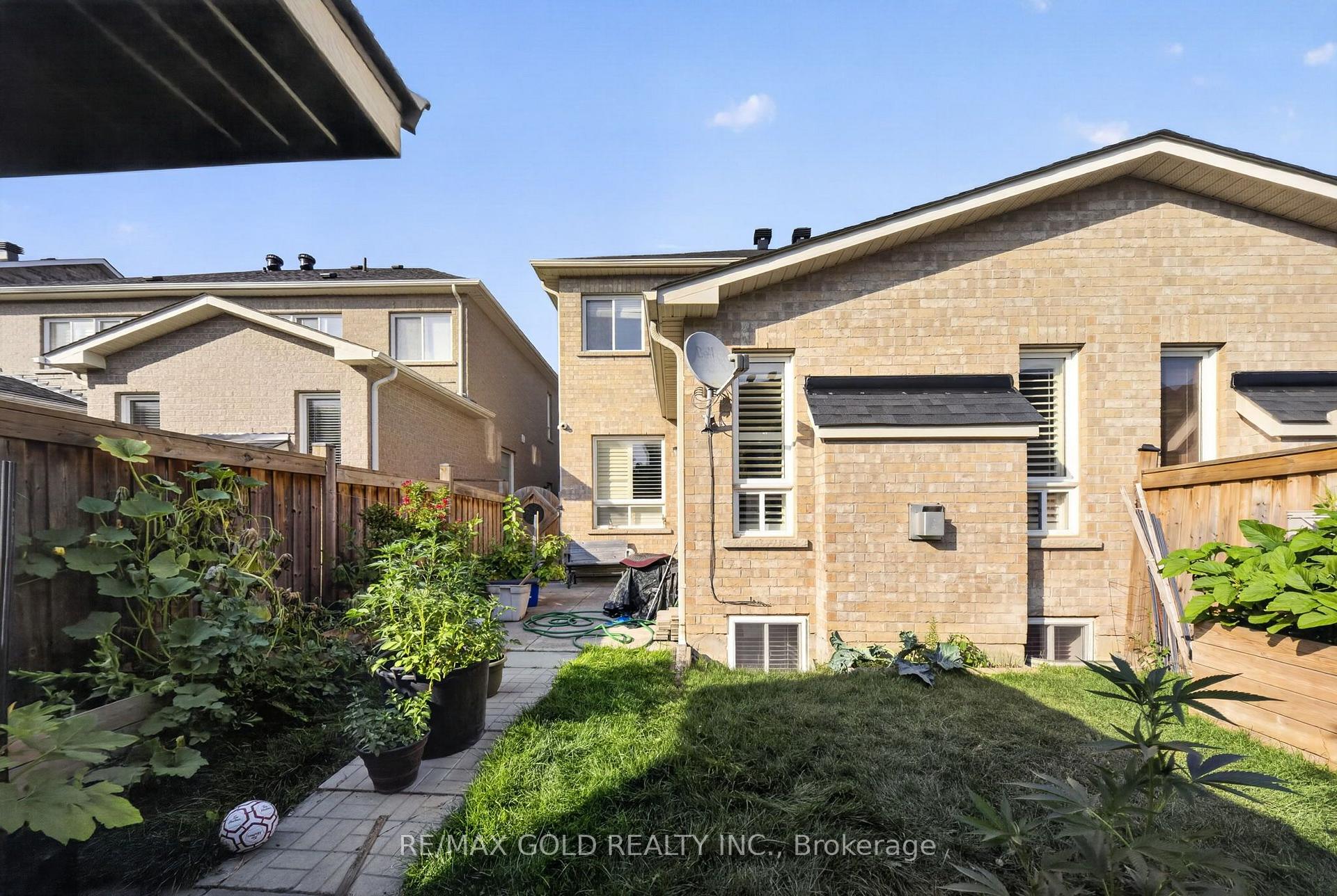 Photo 43 of 104 Everingham Circle, Brampton, Sandringham-Wellington — HOMEH