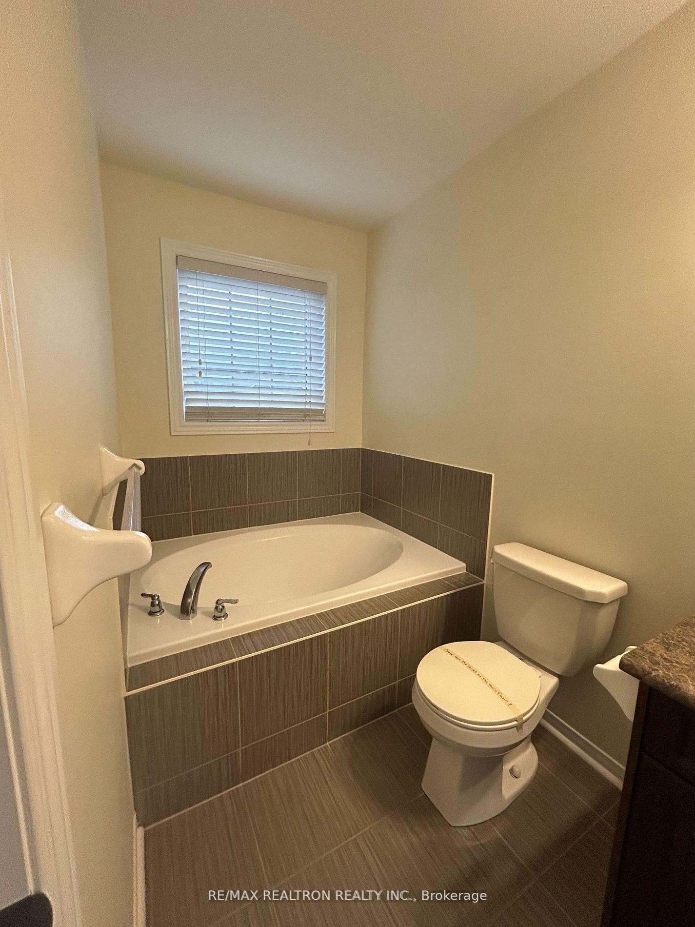 Photo 12 of 10284 Woodbine Avenue, Markham, Cathedraltown — HOMEH