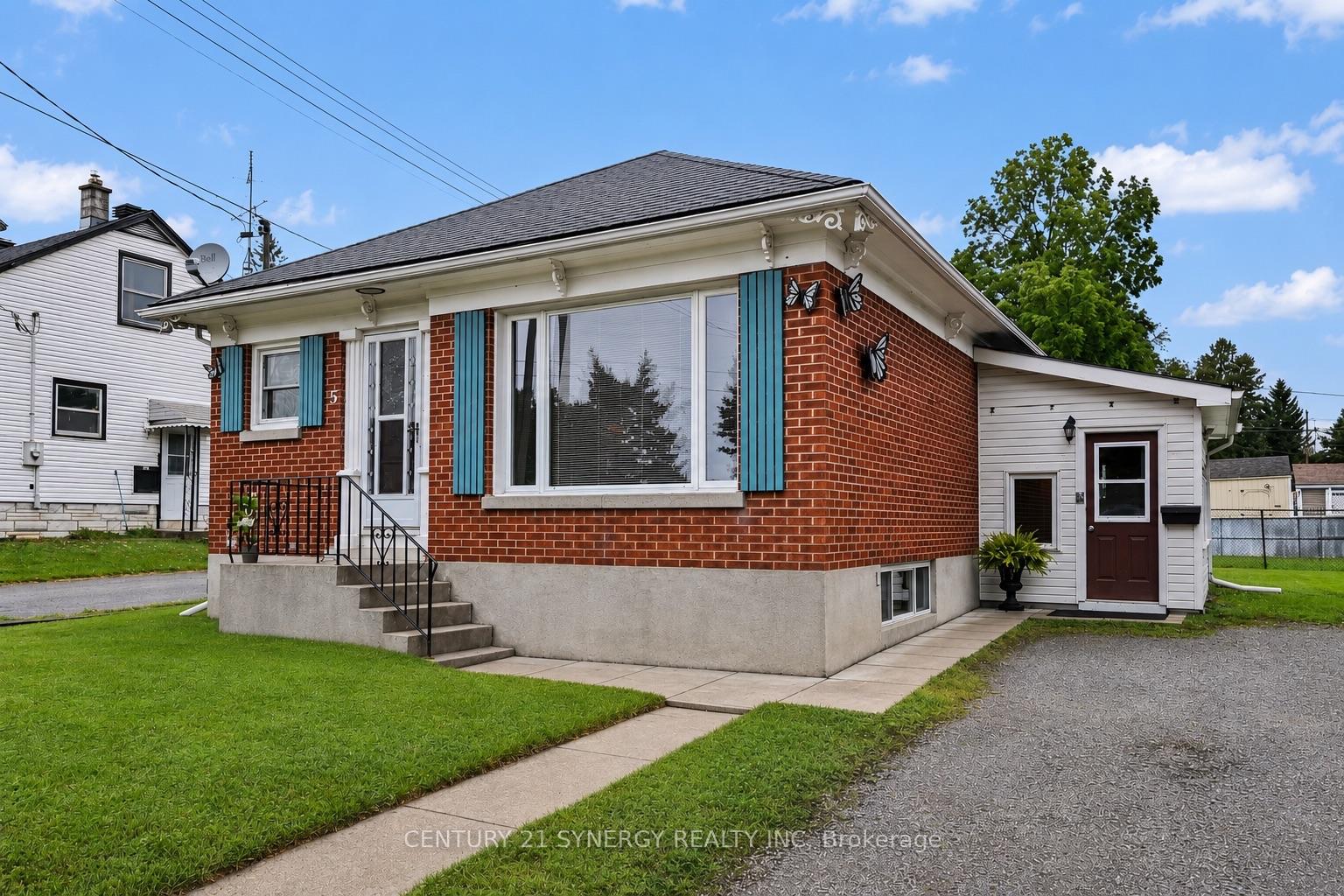 Photo 3 of 5 Queen Street, Smiths Falls, Smiths Falls — HOMEH