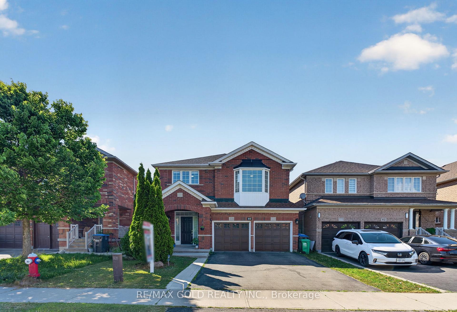 Photo 2 of 40 Dunure Crescent, Brampton, Fletcher's Meadow — HOMEH