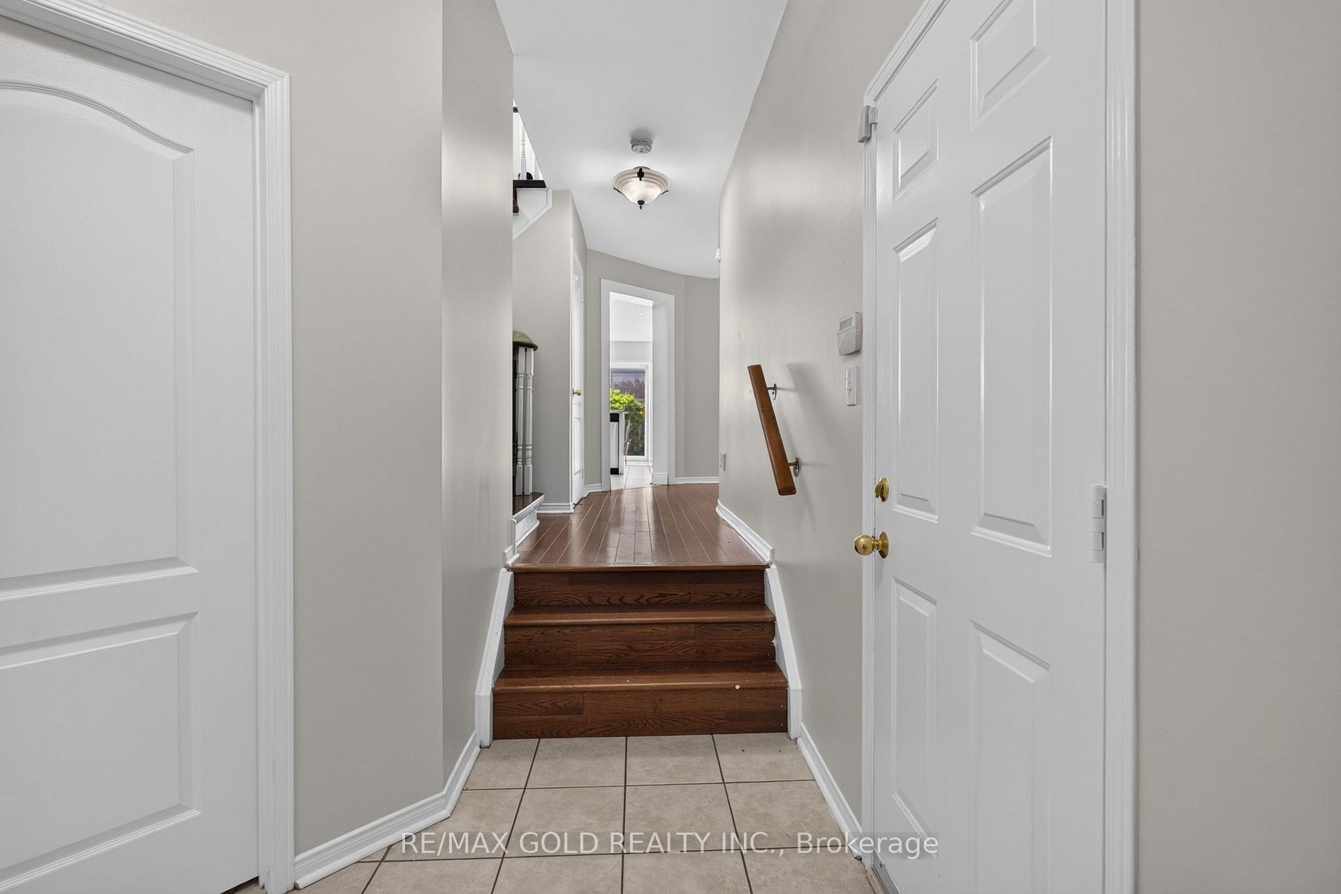 Photo 4 of 40 Dunure Crescent, Brampton, Fletcher's Meadow — HOMEH