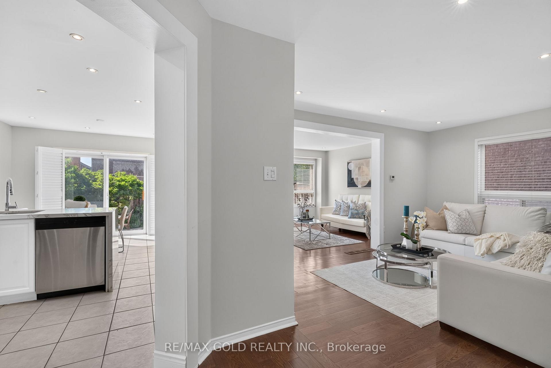 Photo 7 of 40 Dunure Crescent, Brampton, Fletcher's Meadow — HOMEH