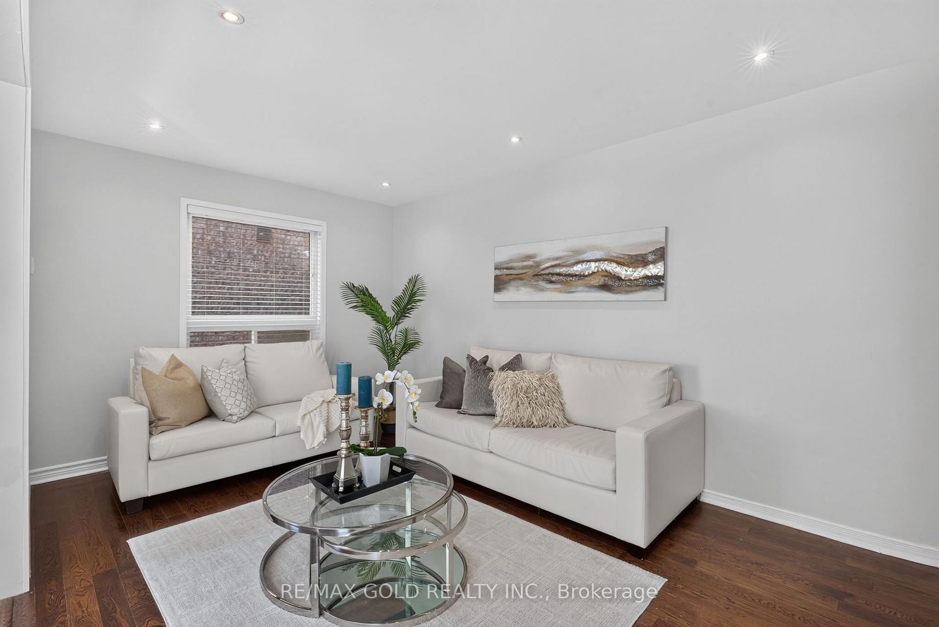 Photo 12 of 40 Dunure Crescent, Brampton, Fletcher's Meadow — HOMEH