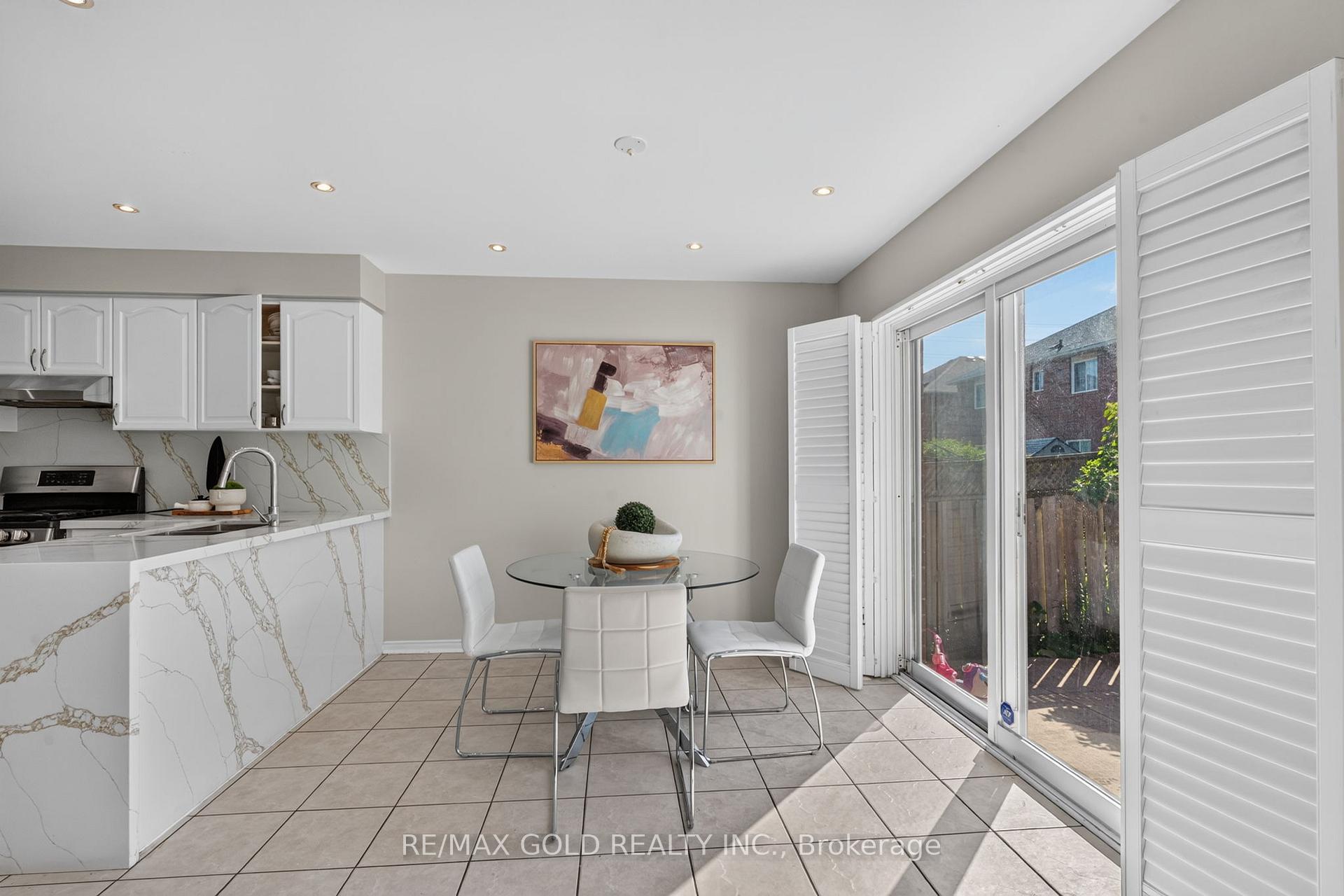 Photo 14 of 40 Dunure Crescent, Brampton, Fletcher's Meadow — HOMEH