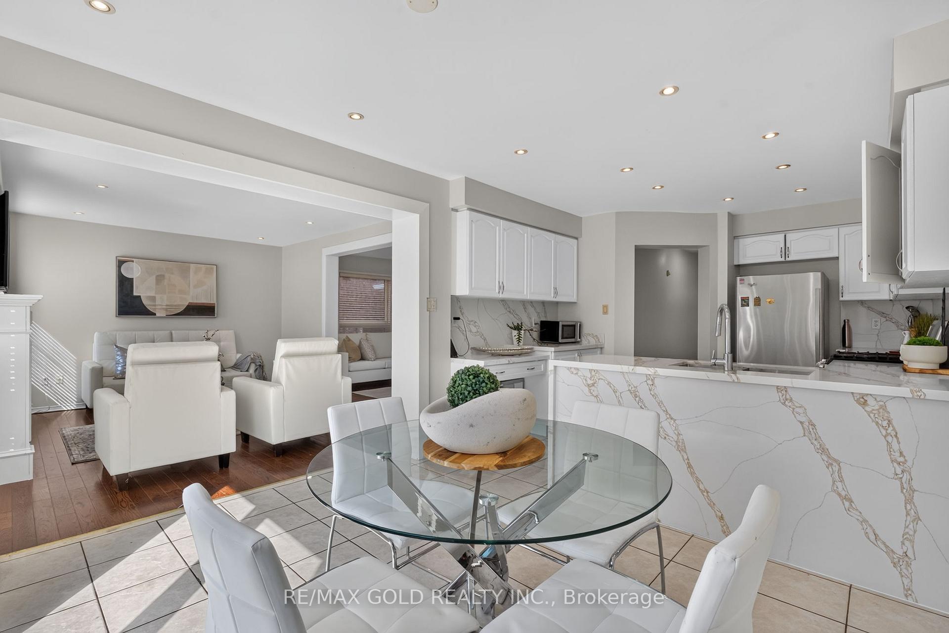 Photo 15 of 40 Dunure Crescent, Brampton, Fletcher's Meadow — HOMEH