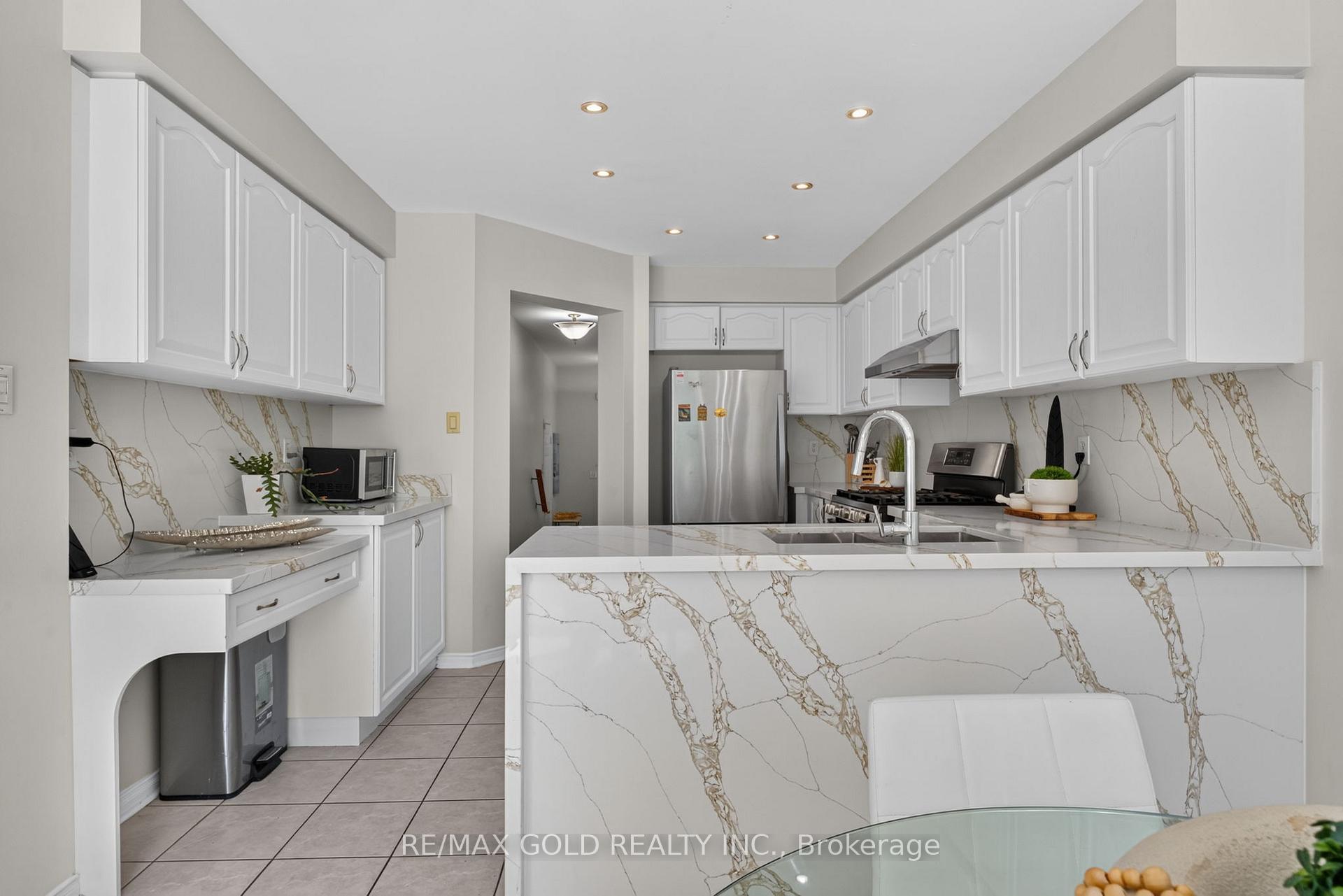 Photo 16 of 40 Dunure Crescent, Brampton, Fletcher's Meadow — HOMEH