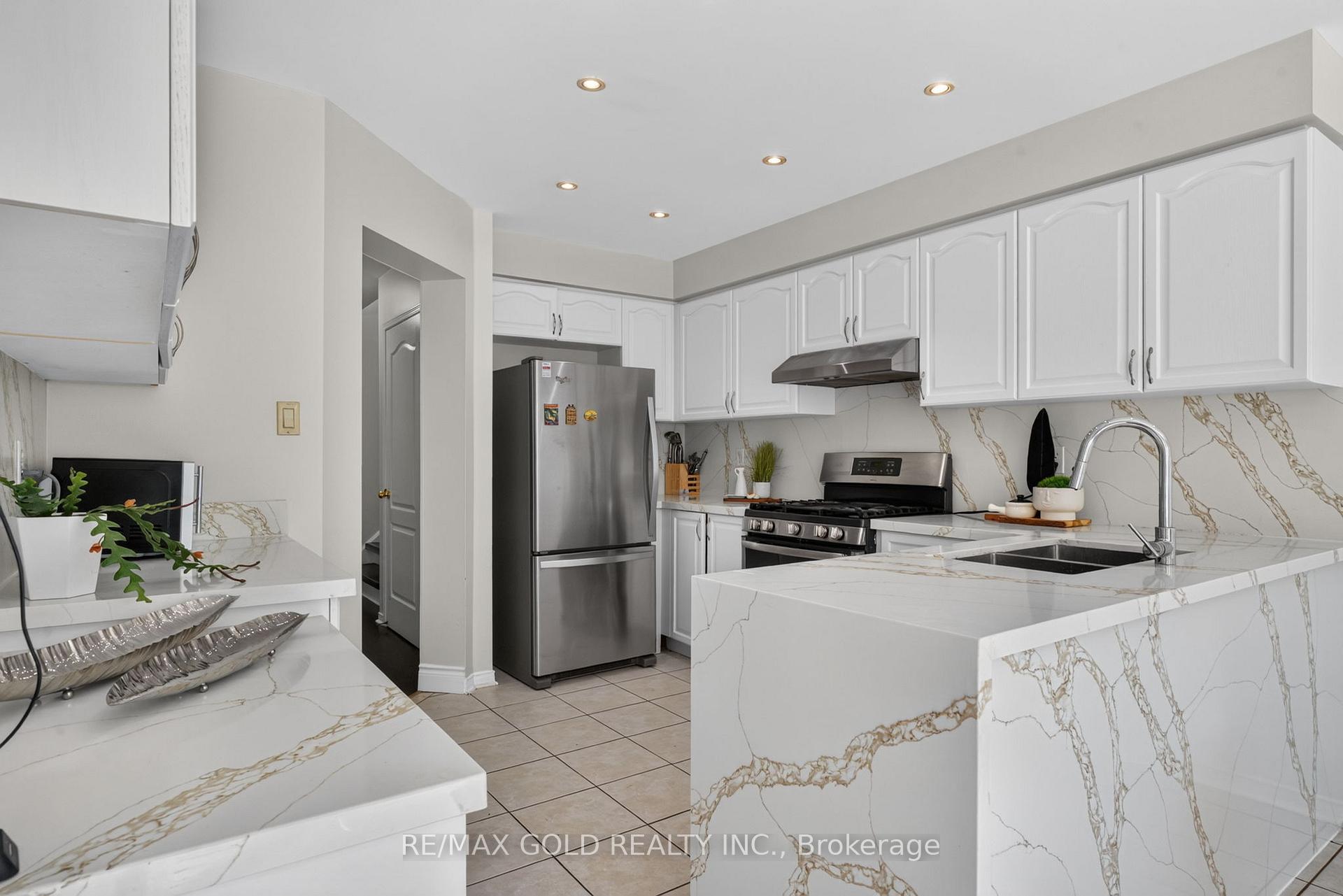 Photo 17 of 40 Dunure Crescent, Brampton, Fletcher's Meadow — HOMEH
