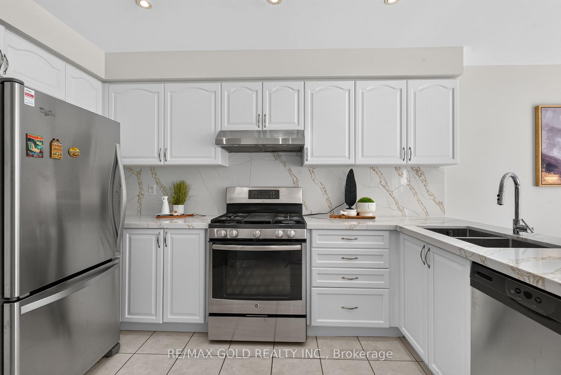 Photo 19 of 40 Dunure Crescent, Brampton, Fletcher's Meadow — HOMEH