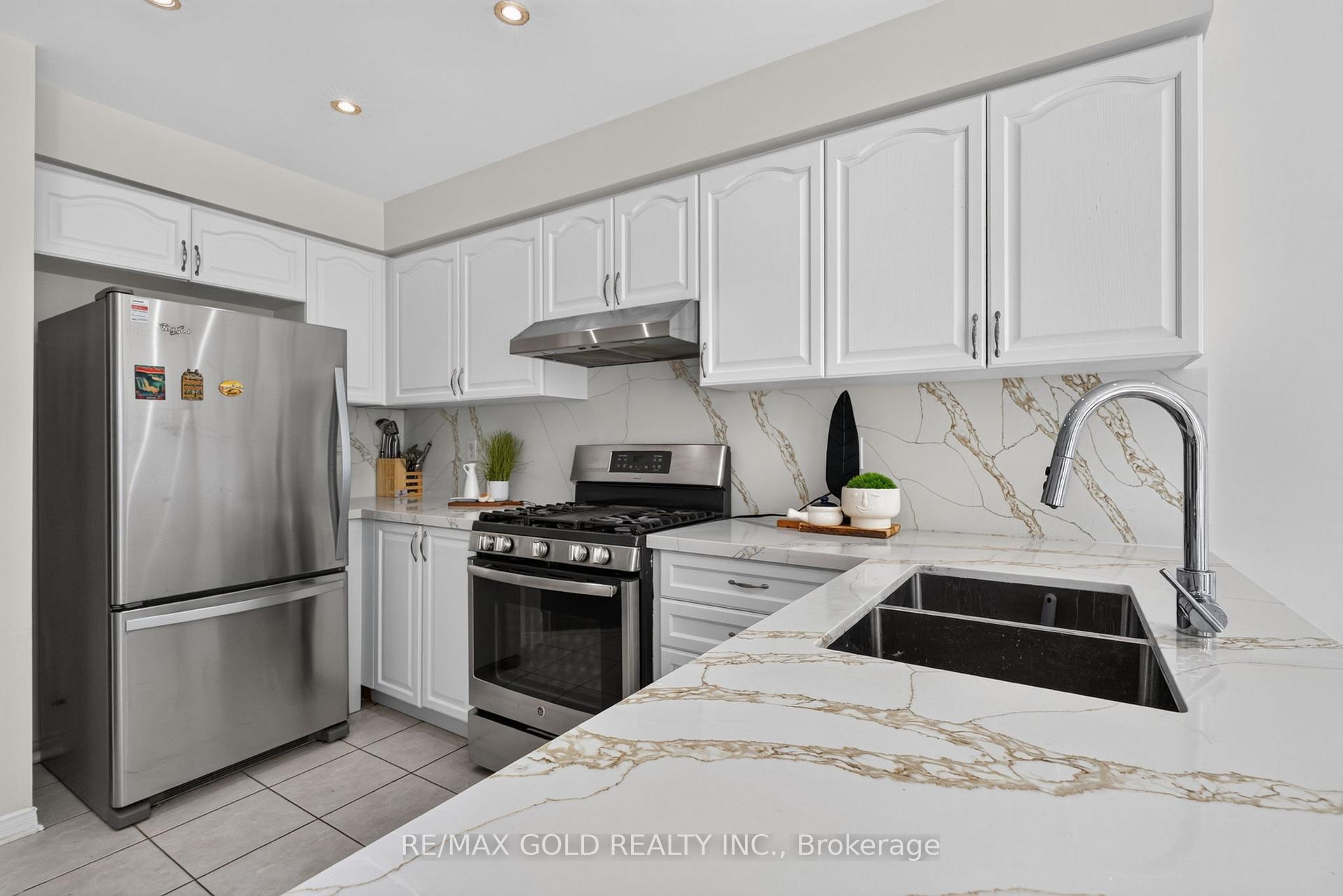 Photo 21 of 40 Dunure Crescent, Brampton, Fletcher's Meadow — HOMEH