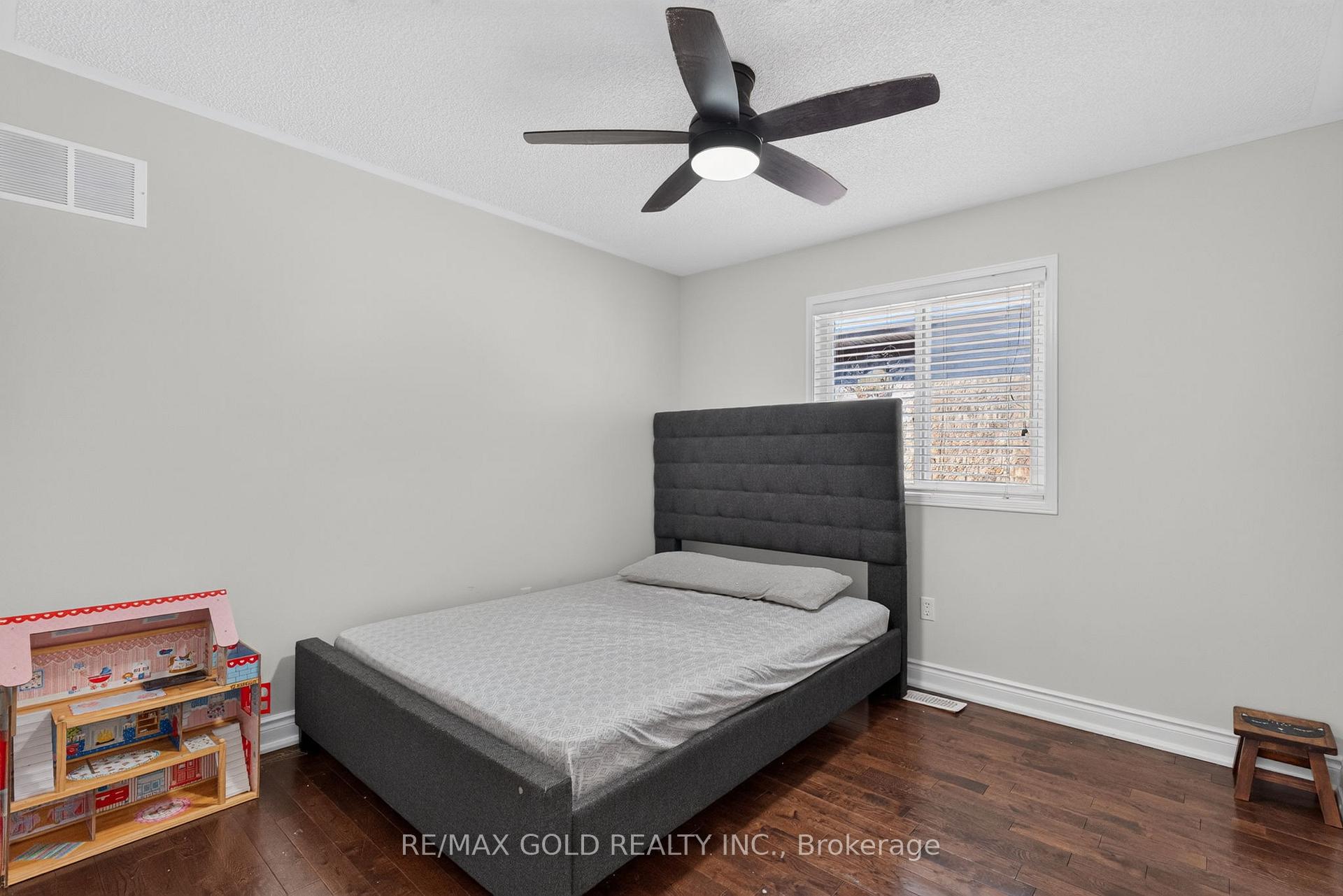 Photo 32 of 40 Dunure Crescent, Brampton, Fletcher's Meadow — HOMEH
