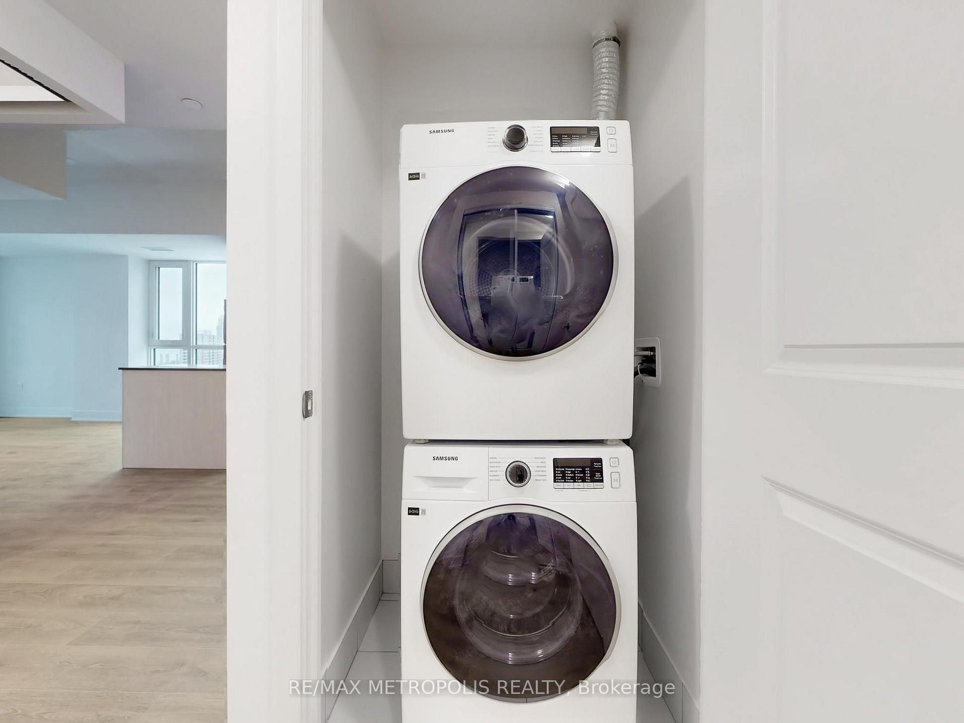 Photo 3 of Unit 1602, 204 Burnhamthorpe Road E, Mississauga, Mississauga Valleys — HOMEH