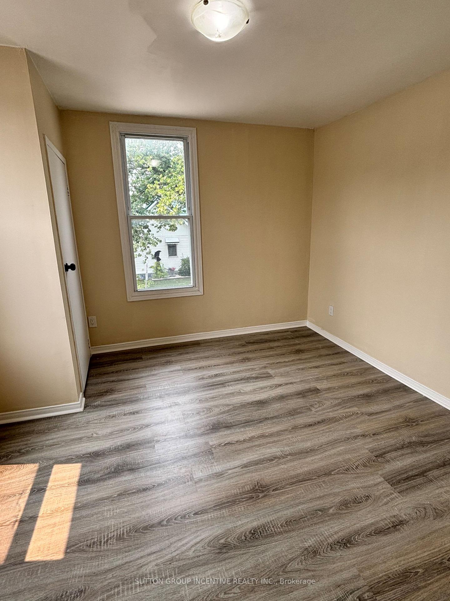 Photo 5 of 46 Tiffin Street, Barrie, Allandale Centre — HOMEH
