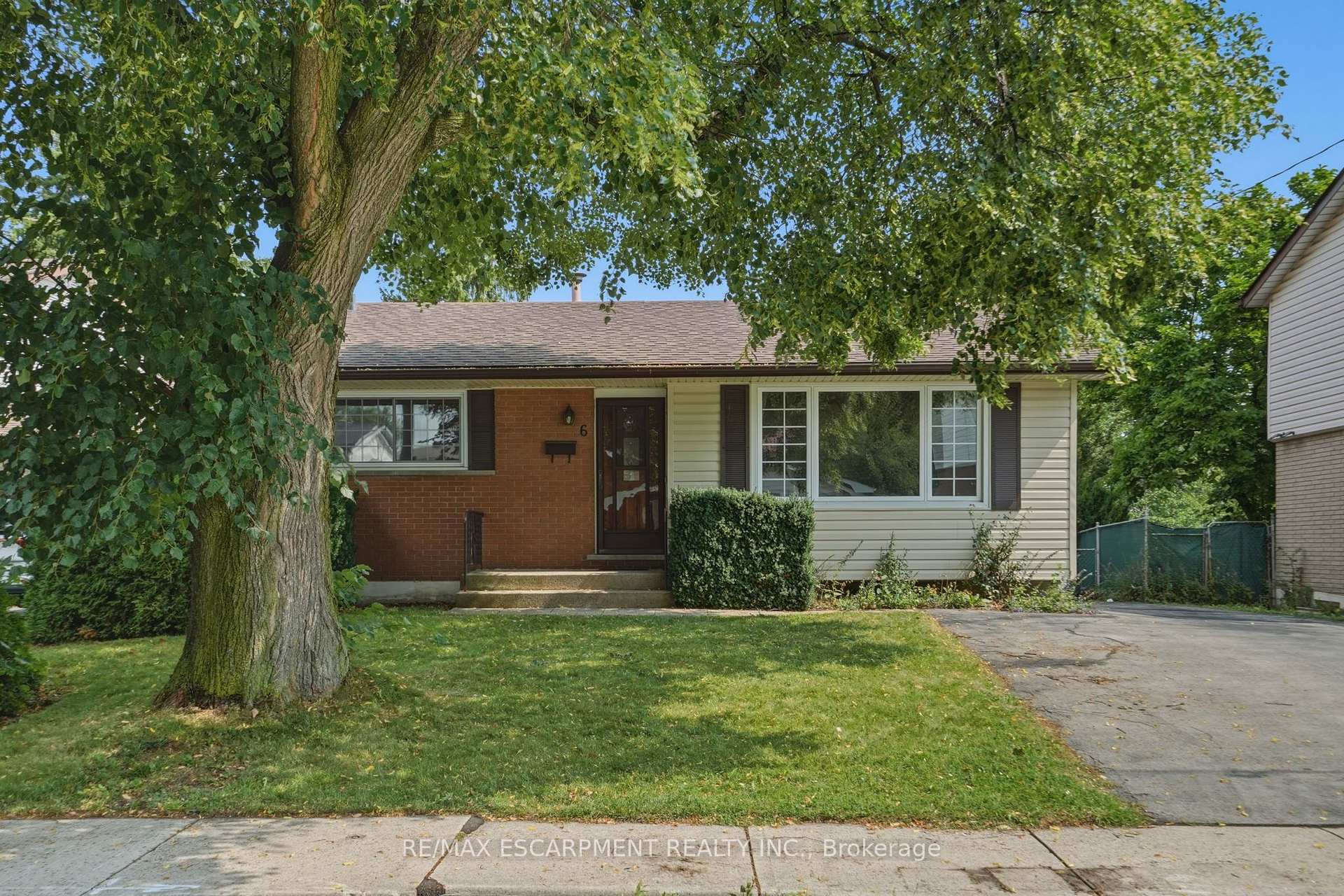 Photo 1 of 6 Caprice Court, Hamilton, Rolston — HOMEH