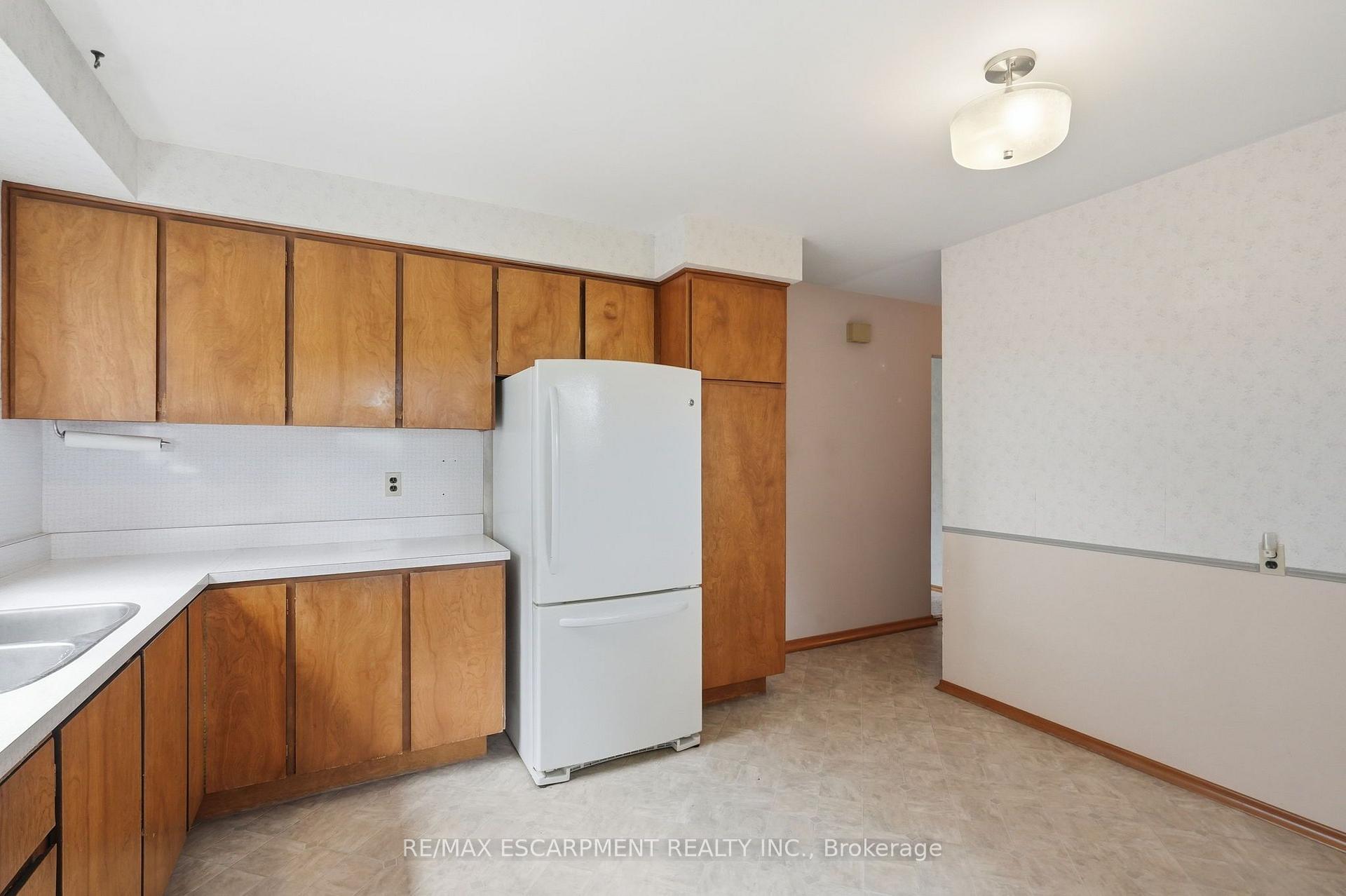 Photo 12 of 6 Caprice Court, Hamilton, Rolston — HOMEH