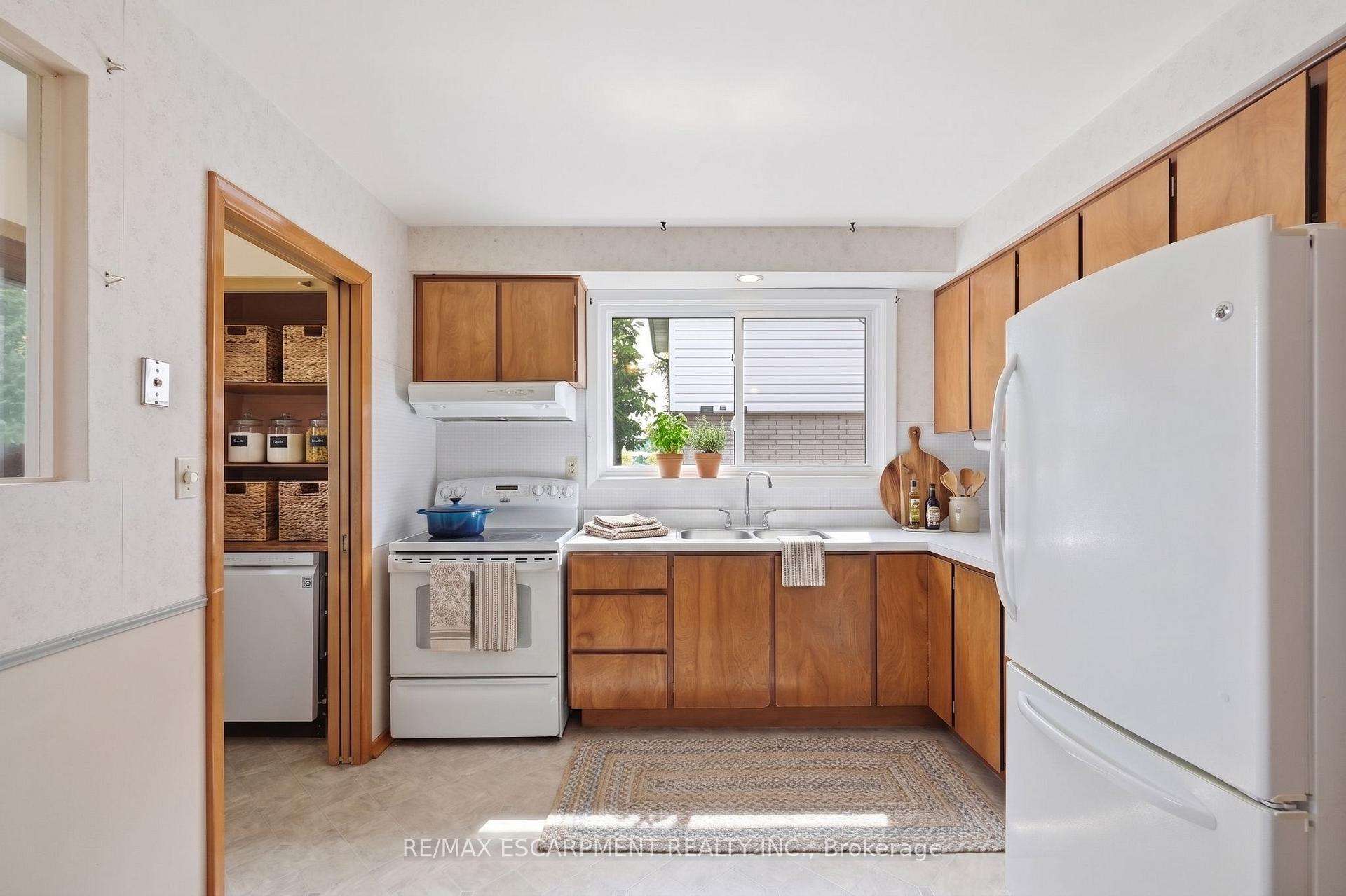 Photo 14 of 6 Caprice Court, Hamilton, Rolston — HOMEH