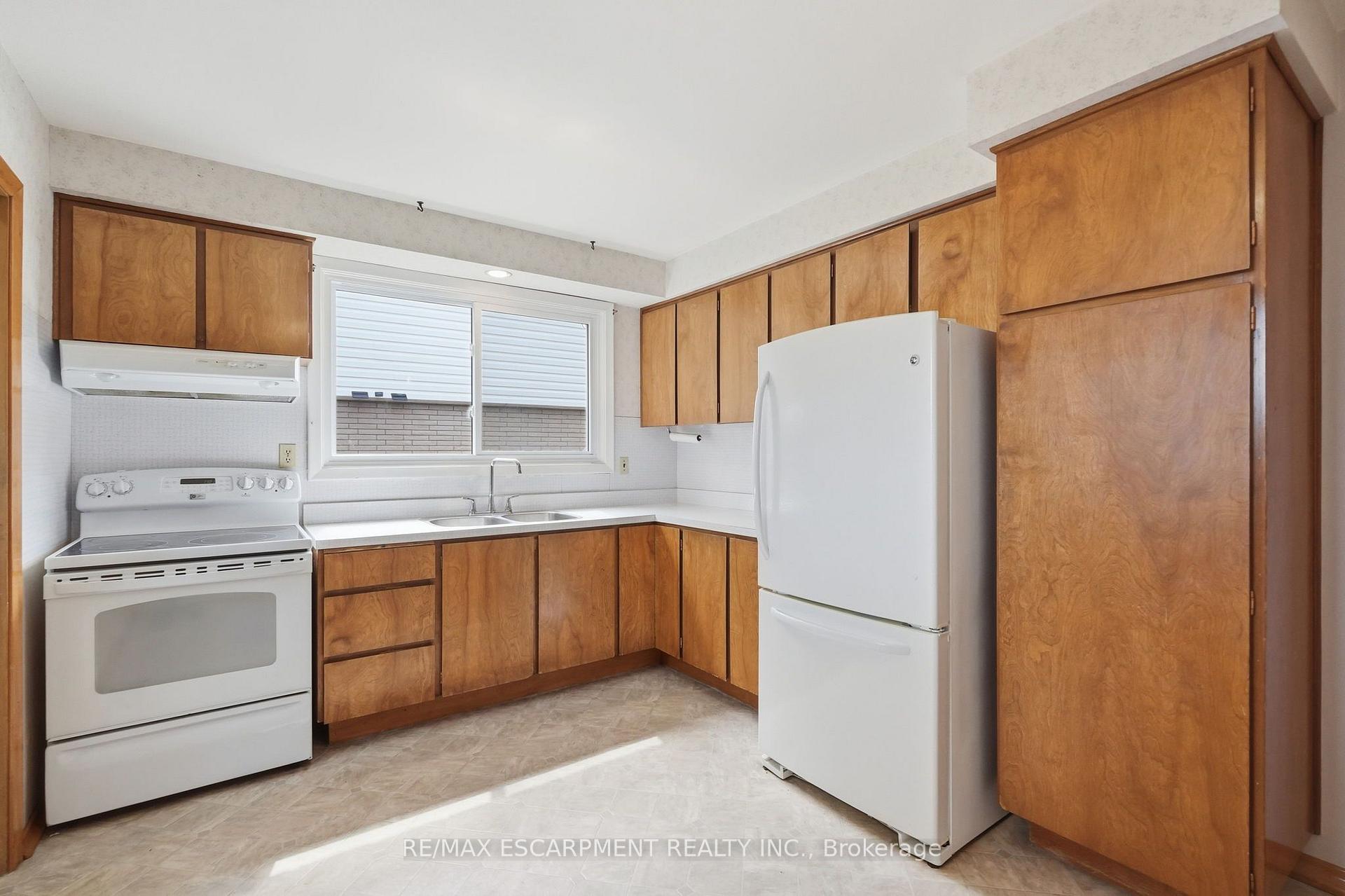 Photo 16 of 6 Caprice Court, Hamilton, Rolston — HOMEH