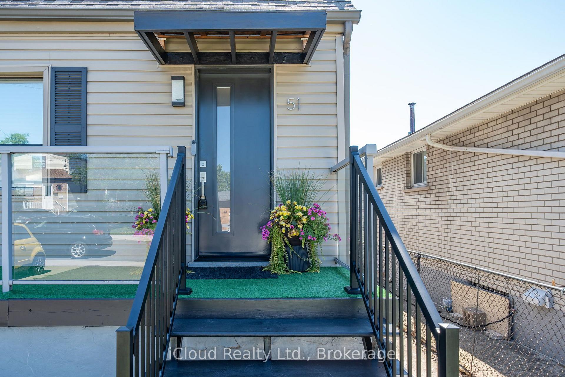 Photo 3 of 51 Delena Avenue S, Hamilton, Parkview — HOMEH