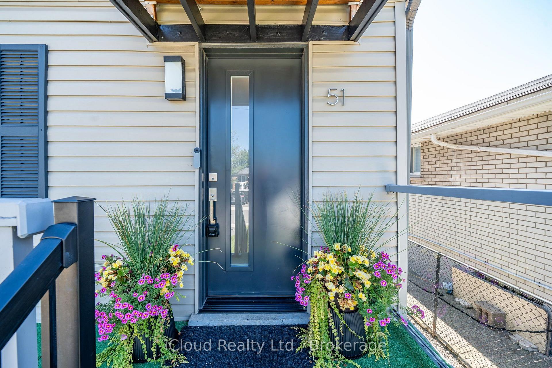 Photo 4 of 51 Delena Avenue S, Hamilton, Parkview — HOMEH