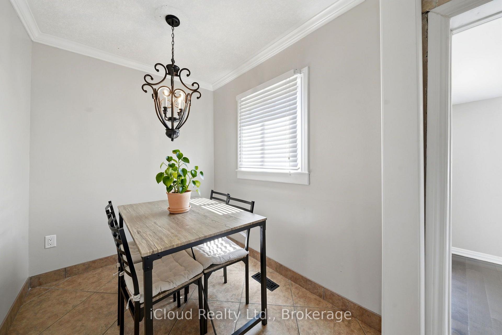 Photo 12 of 51 Delena Avenue S, Hamilton, Parkview — HOMEH