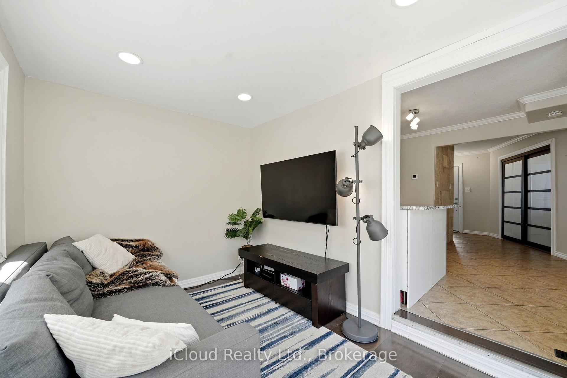 Photo 13 of 51 Delena Avenue S, Hamilton, Parkview — HOMEH