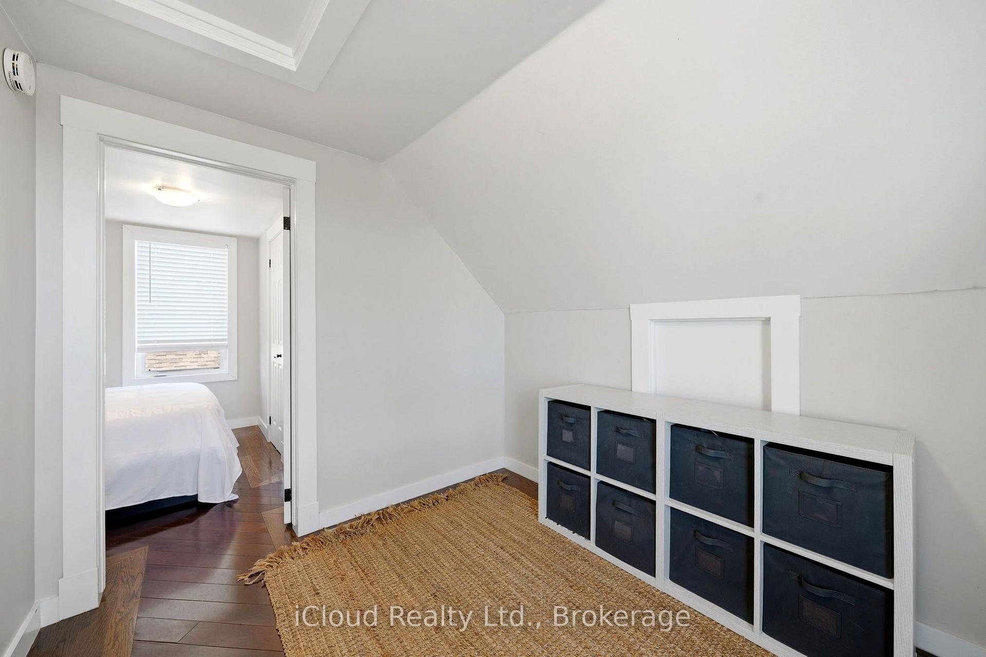 Photo 21 of 51 Delena Avenue S, Hamilton, Parkview — HOMEH