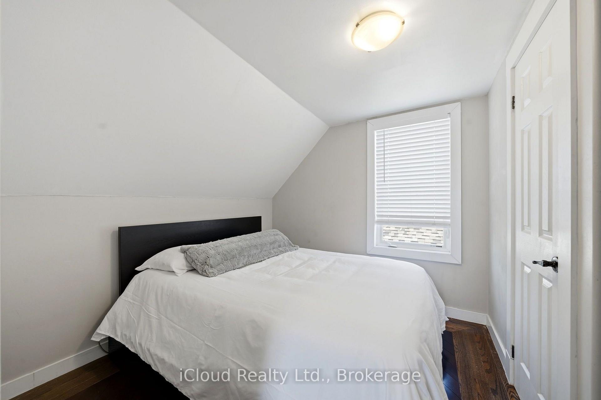 Photo 22 of 51 Delena Avenue S, Hamilton, Parkview — HOMEH