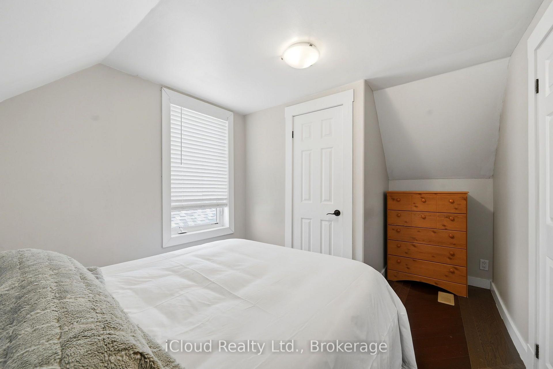 Photo 23 of 51 Delena Avenue S, Hamilton, Parkview — HOMEH