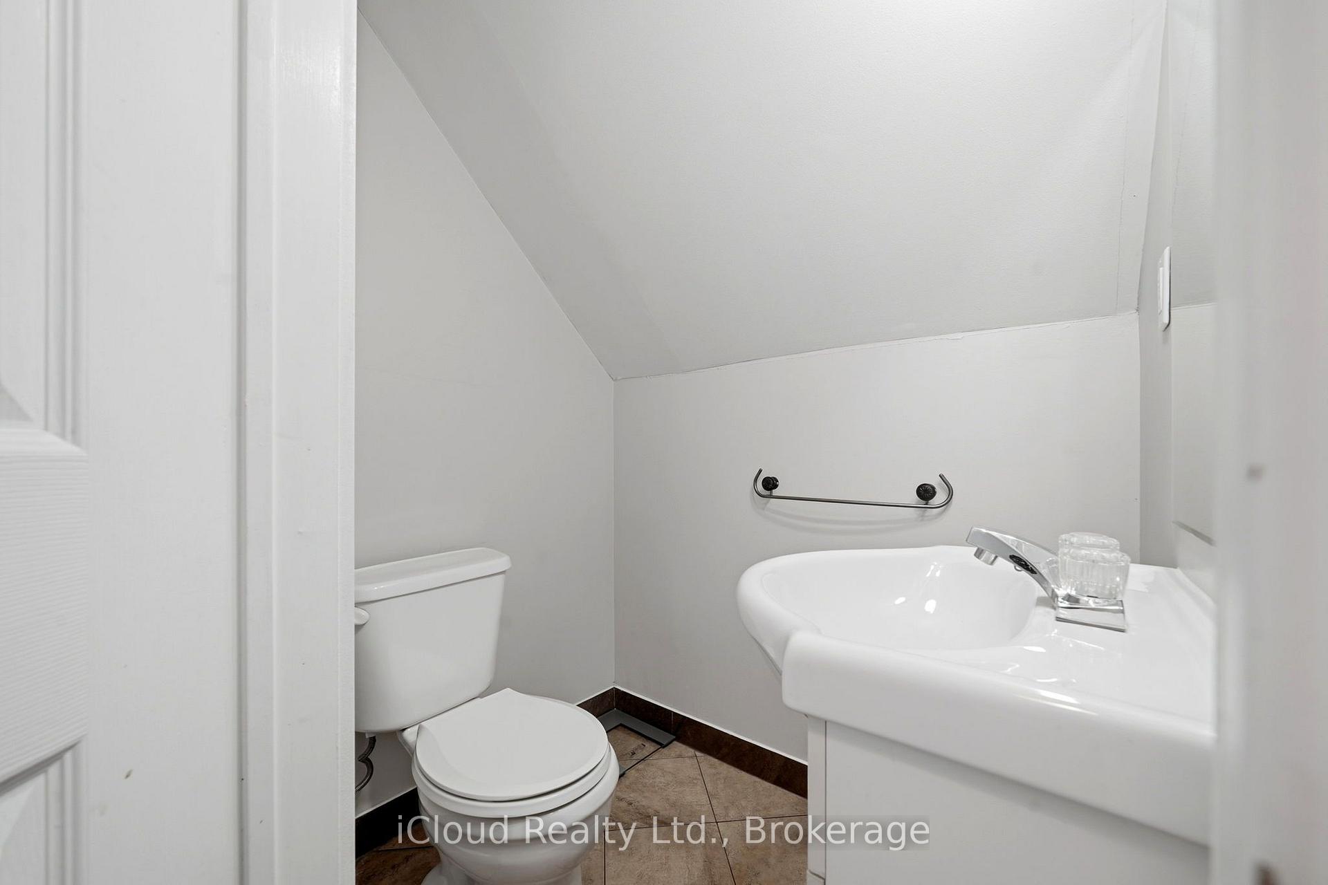 Photo 24 of 51 Delena Avenue S, Hamilton, Parkview — HOMEH