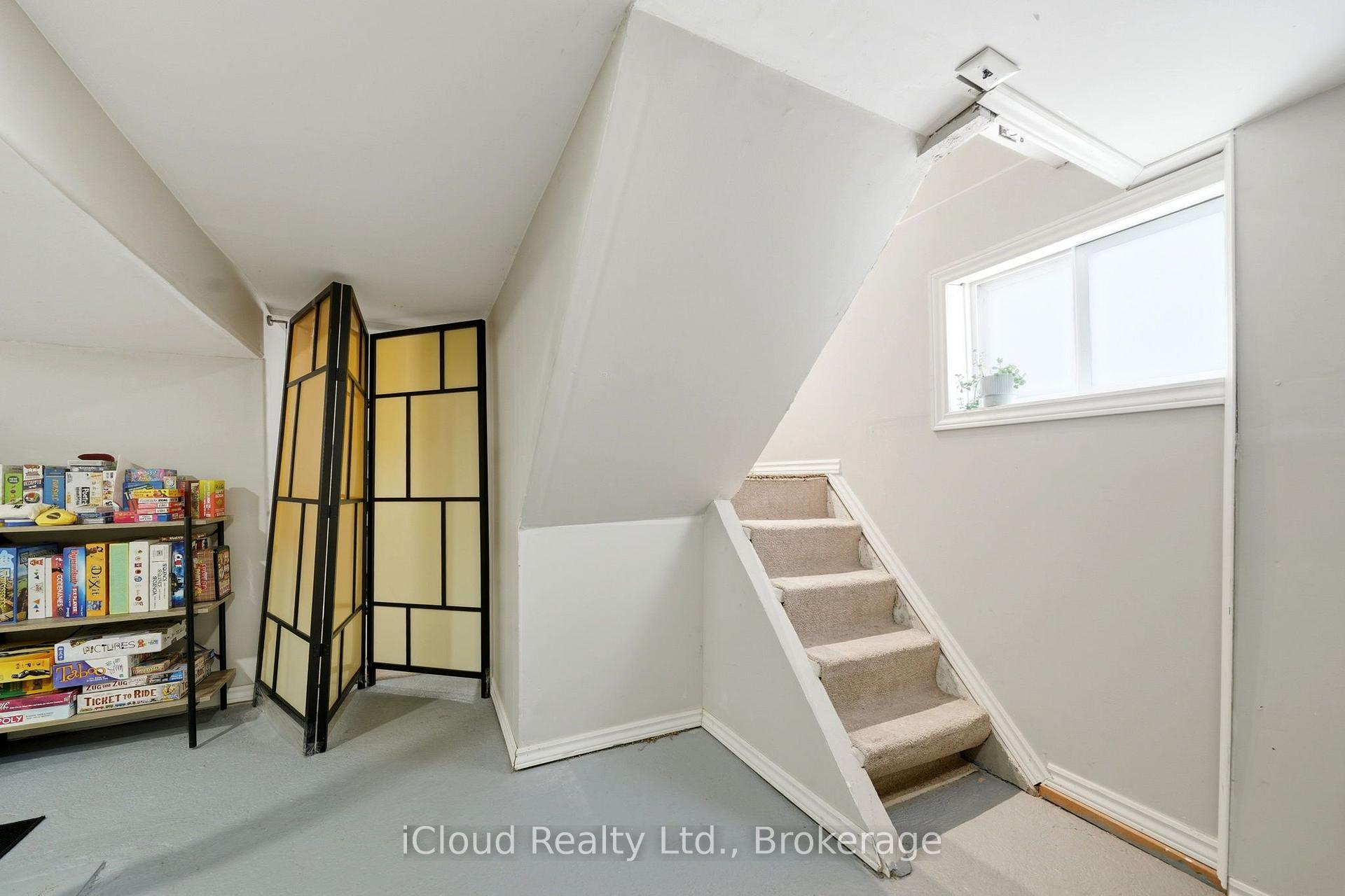 Photo 25 of 51 Delena Avenue S, Hamilton, Parkview — HOMEH