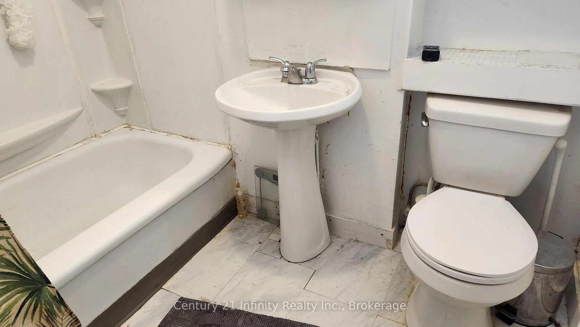 Photo 4 of Unit 2, 134 Simcoe Street S, Oshawa, Central — HOMEH
